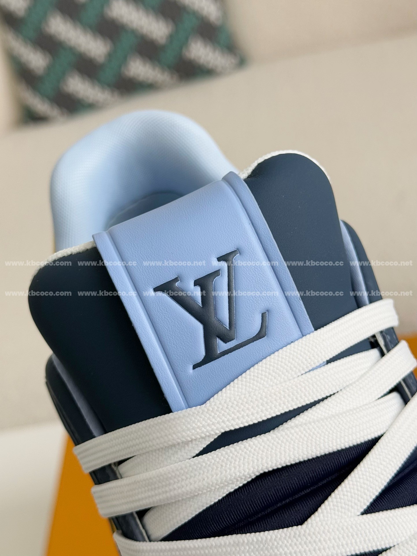 【#3992】 LOUIS VUITTON TRAINER SNEAKERS