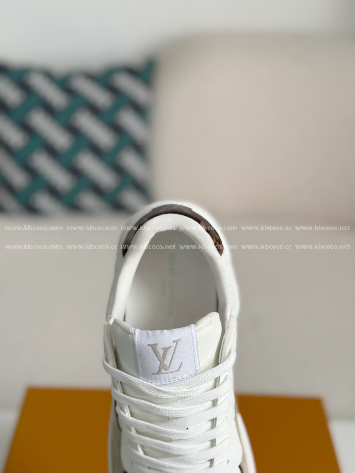【#4303】 Louis Vuitton Leather dark concave printed board shoes