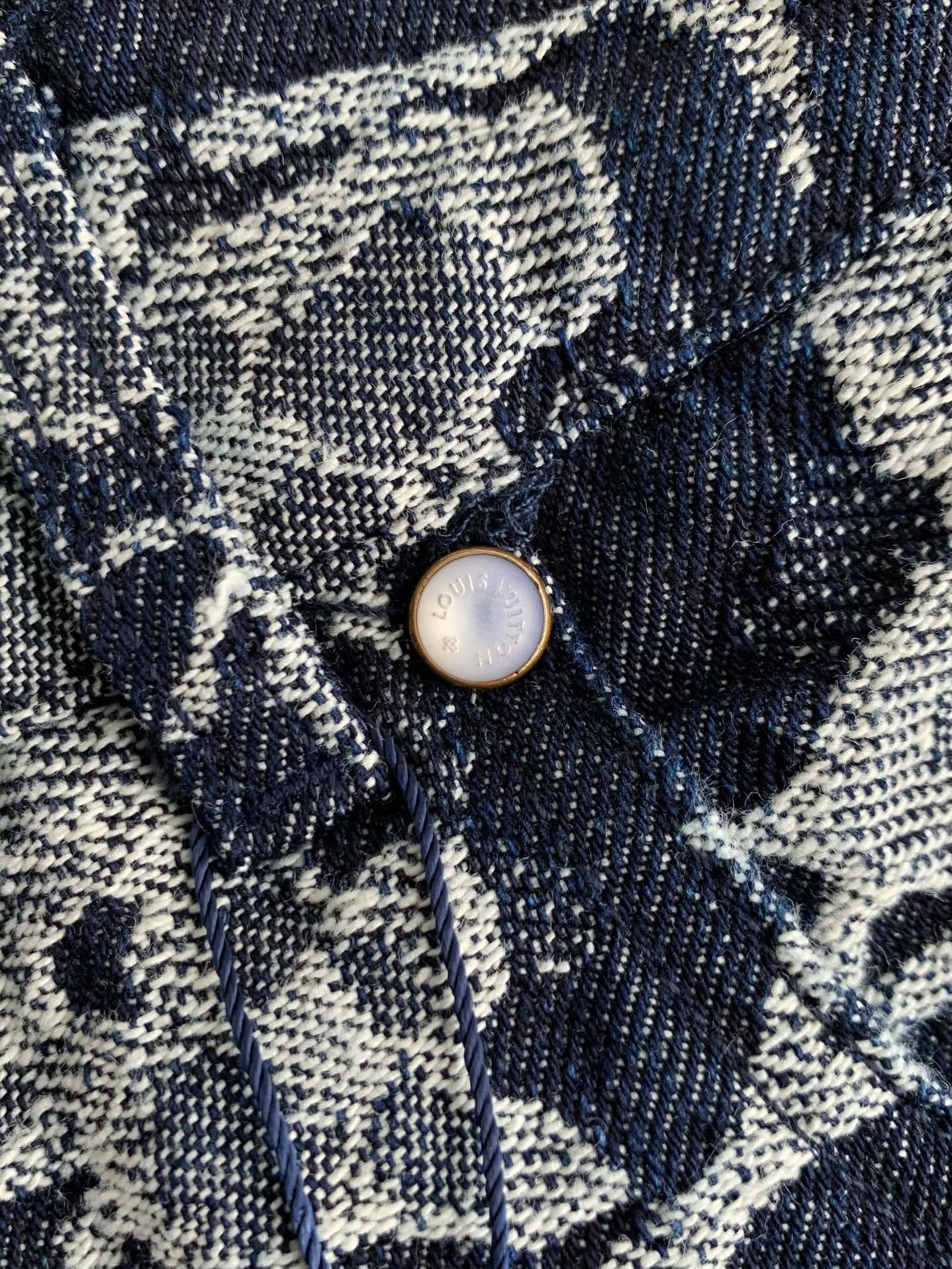 LOUlS VUITTON Jean shorts