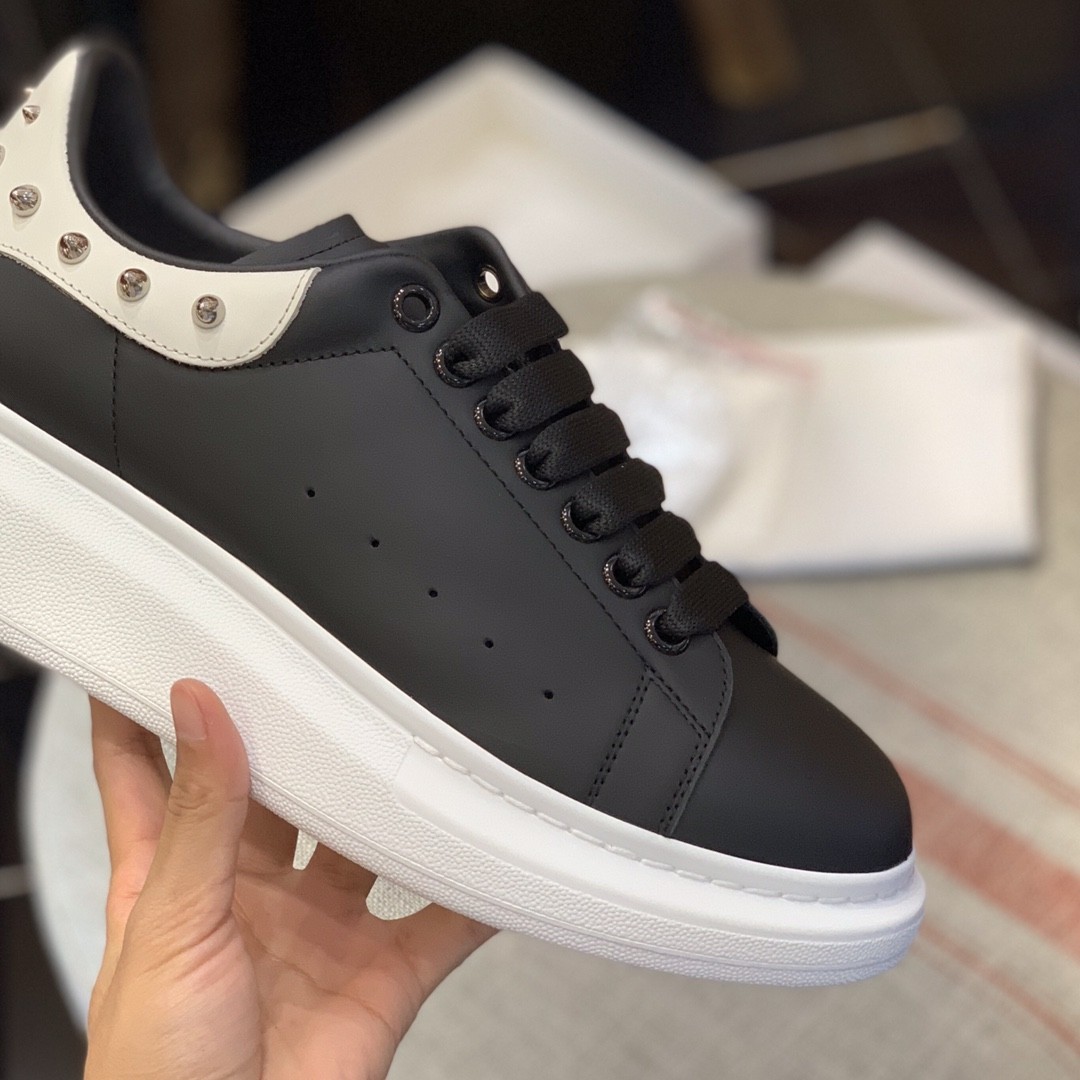 Alexander McQueen MQ Black Point tailSneakers