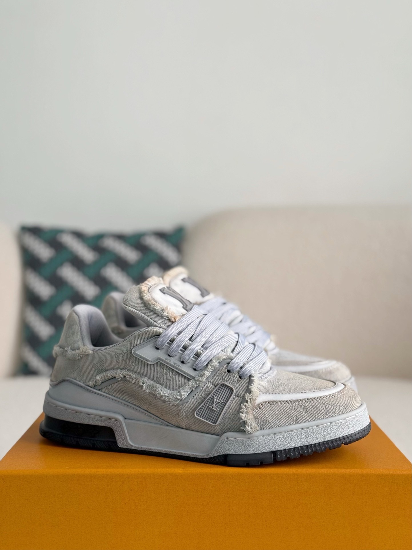 [#3917]LOUIS VUITTON TRAINER SNEAKERS