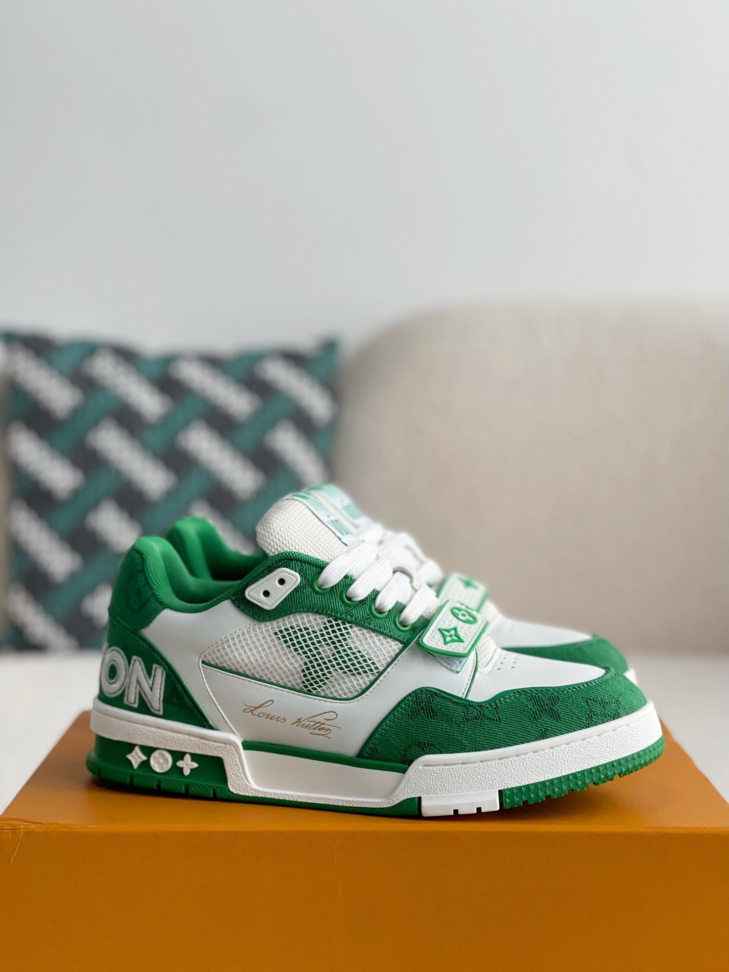 LOUIS VUITTON SNEAKERS