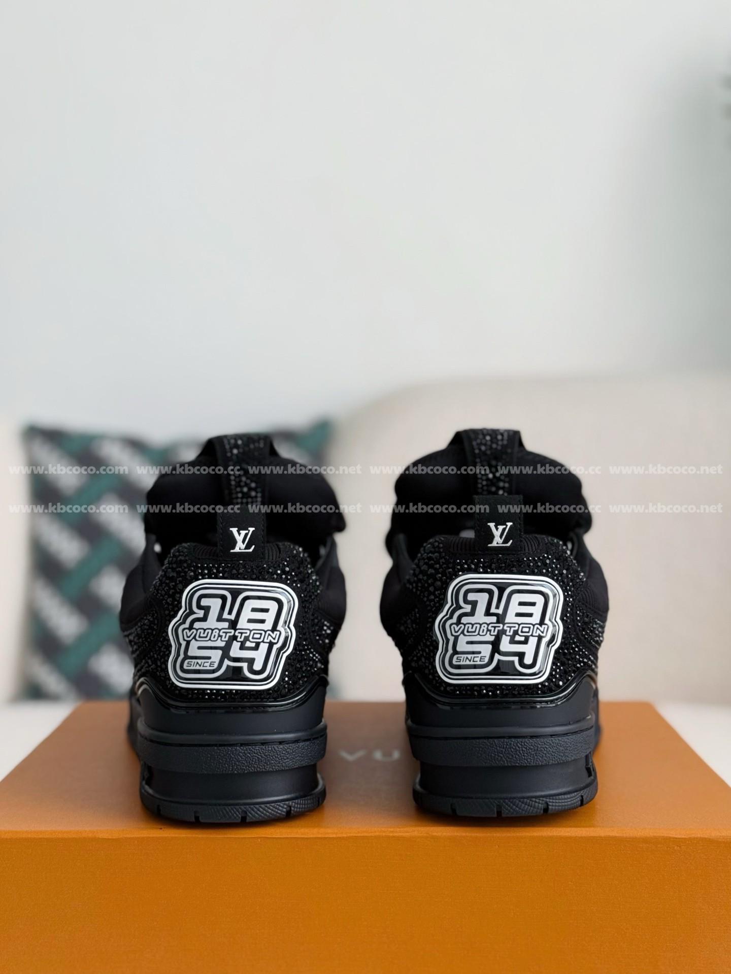 【#4637】 LOUIS VUITTON RUNNER TATIC SNEAKERS