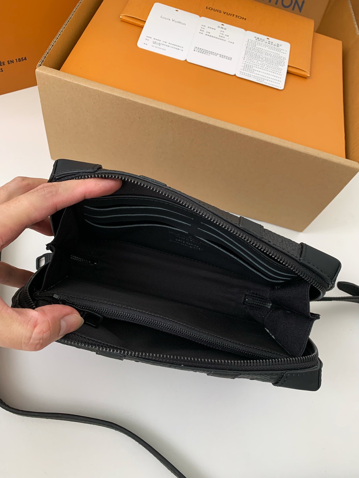 Louis Vuitton's new Sac Plat HorizontaZippé men's black flower briefcase M80224