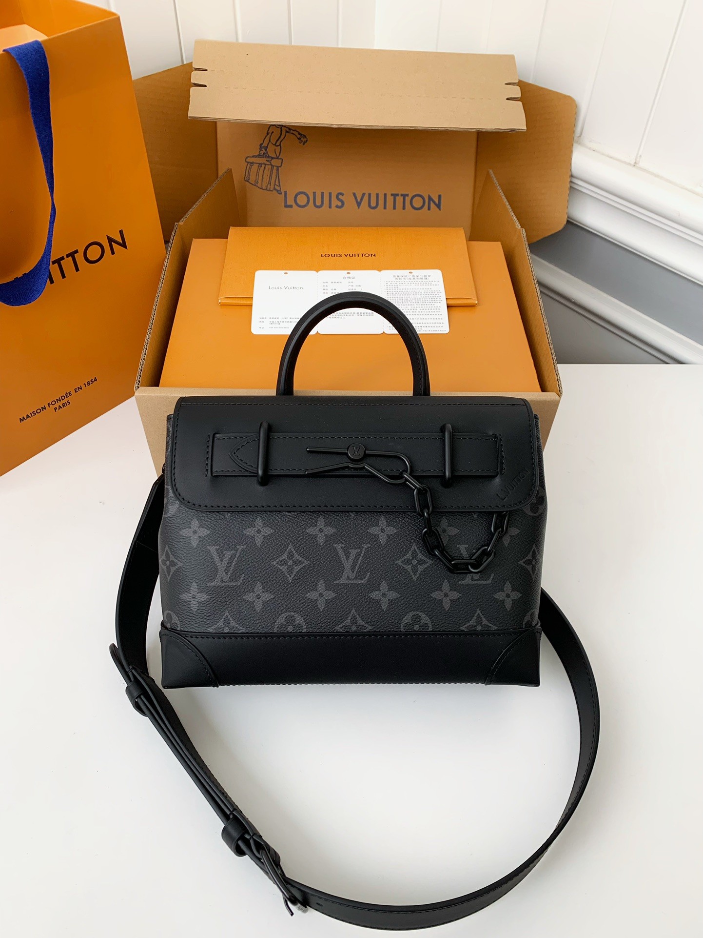 Louis Vuitton's new Sac Plat HorizontalZippé men's black flower briefcase M45165
