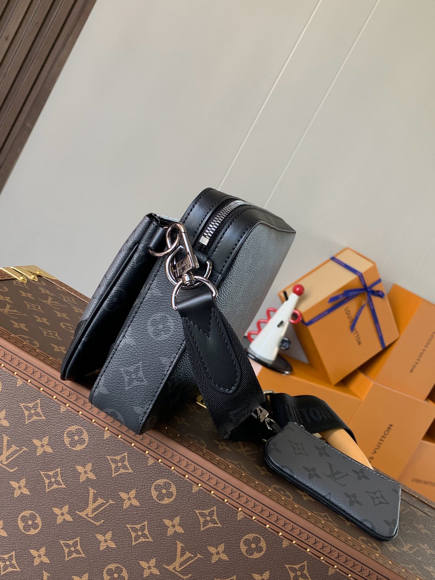 LOUIS VUITTON Trio messenger bag M69443