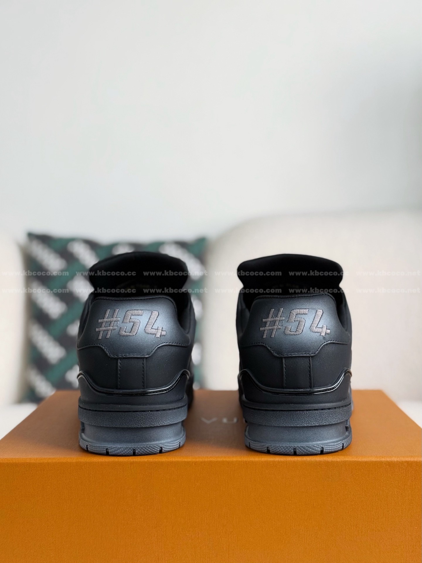 【#5874】 LOUIS VUITTON TRAINER SNEAKERS