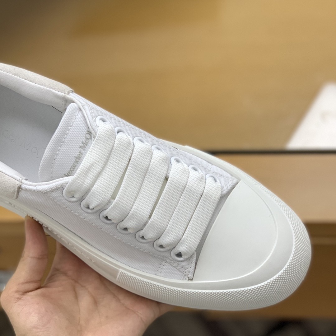 Alexander McQueen MQ White velvet tail Sneakers