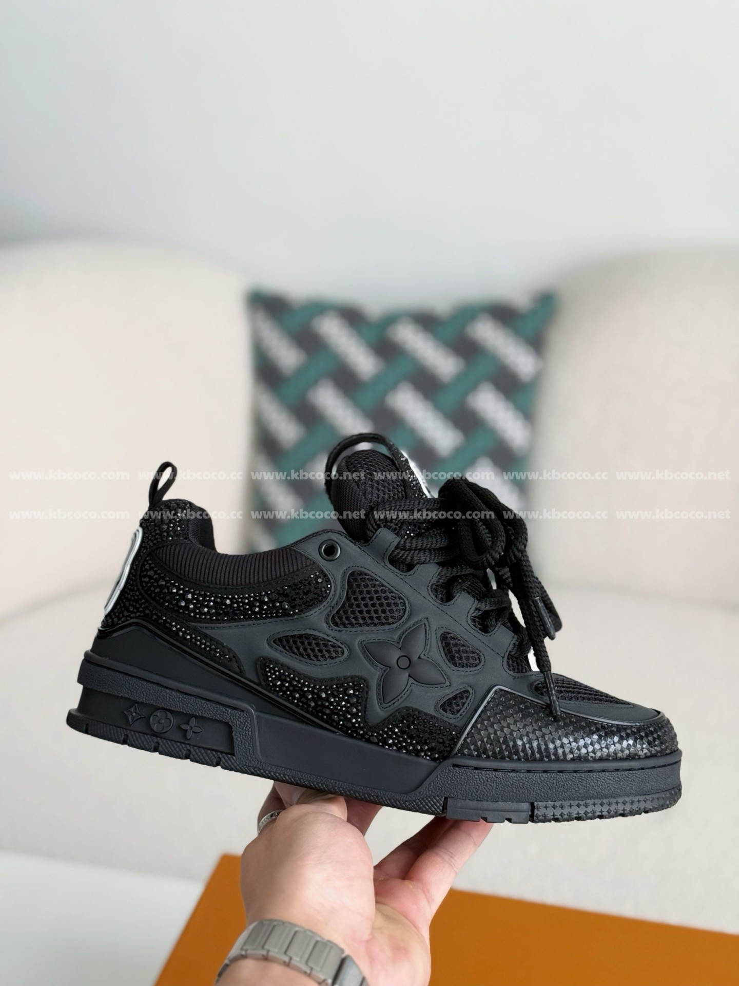 【#4637】 LOUIS VUITTON RUNNER TATIC SNEAKERS
