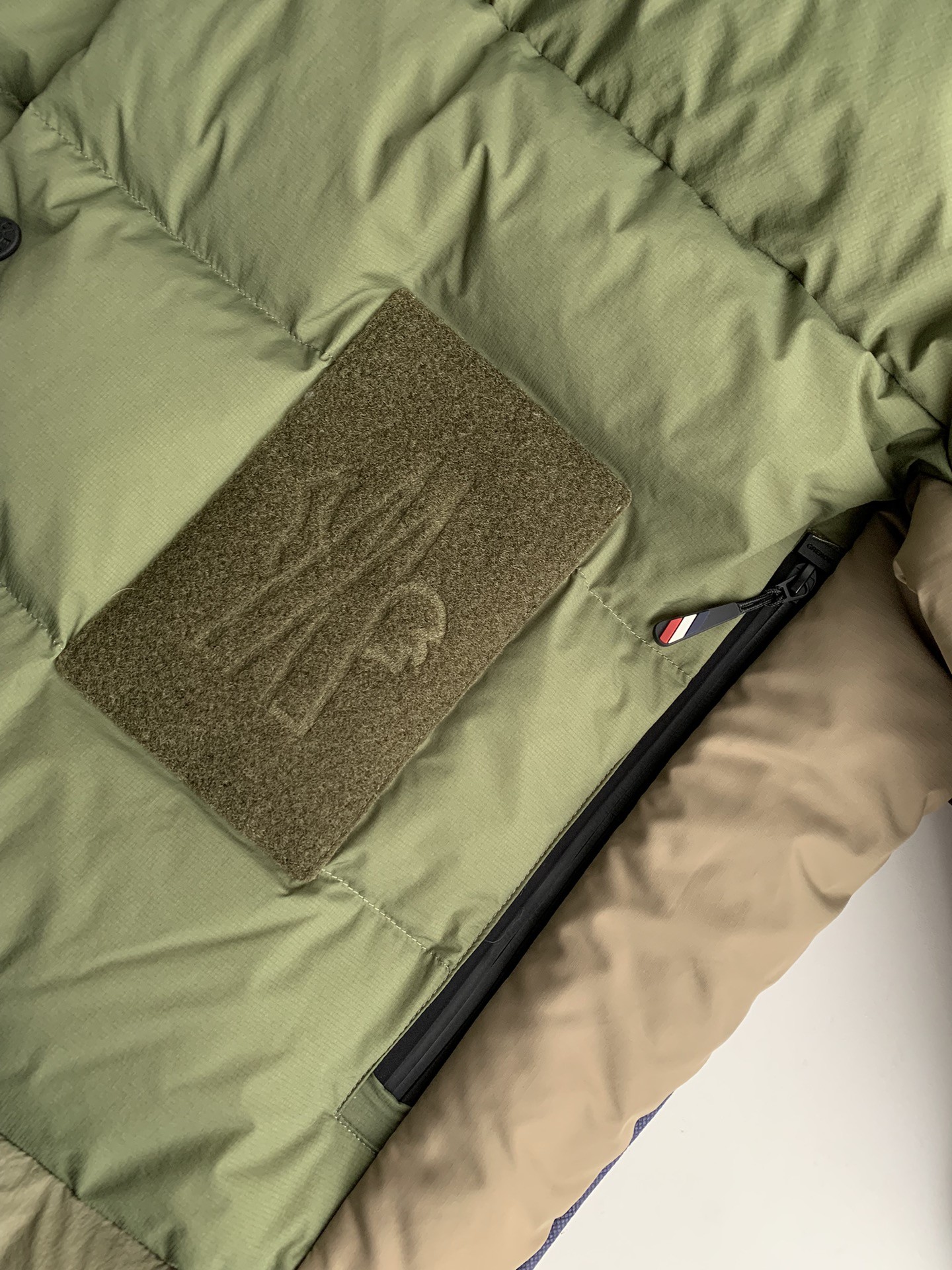 【#2532】 Moncler down jacket