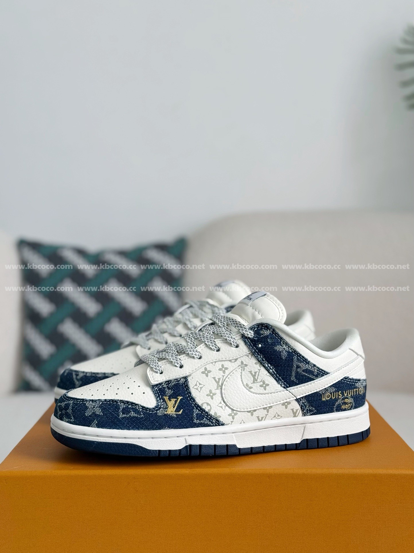 【#4326】 Louis Vuitton x Nike Dunk Cowboy low-top plank shoes