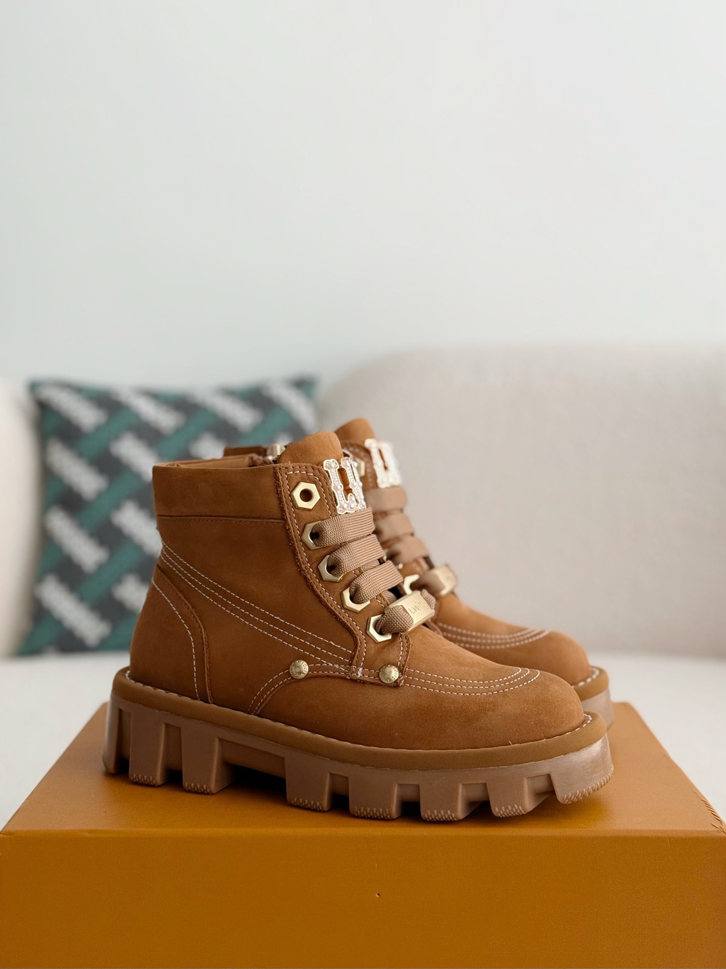 [#3717」 LOUIS VUITTON Round toe lace-up boots