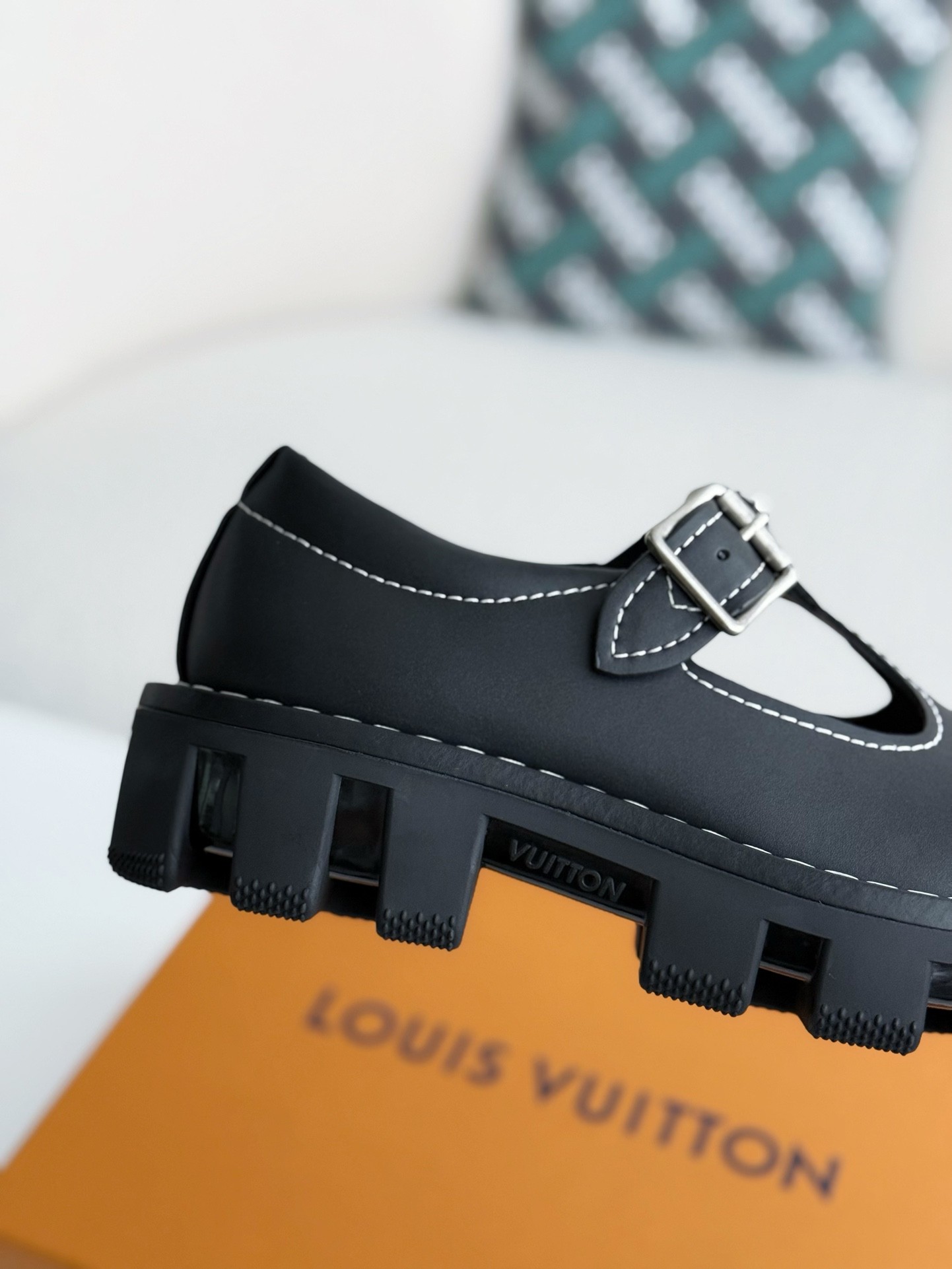 [#3875]LOUIS VUITTON Cow leather/Round head buckle Casual Shoes