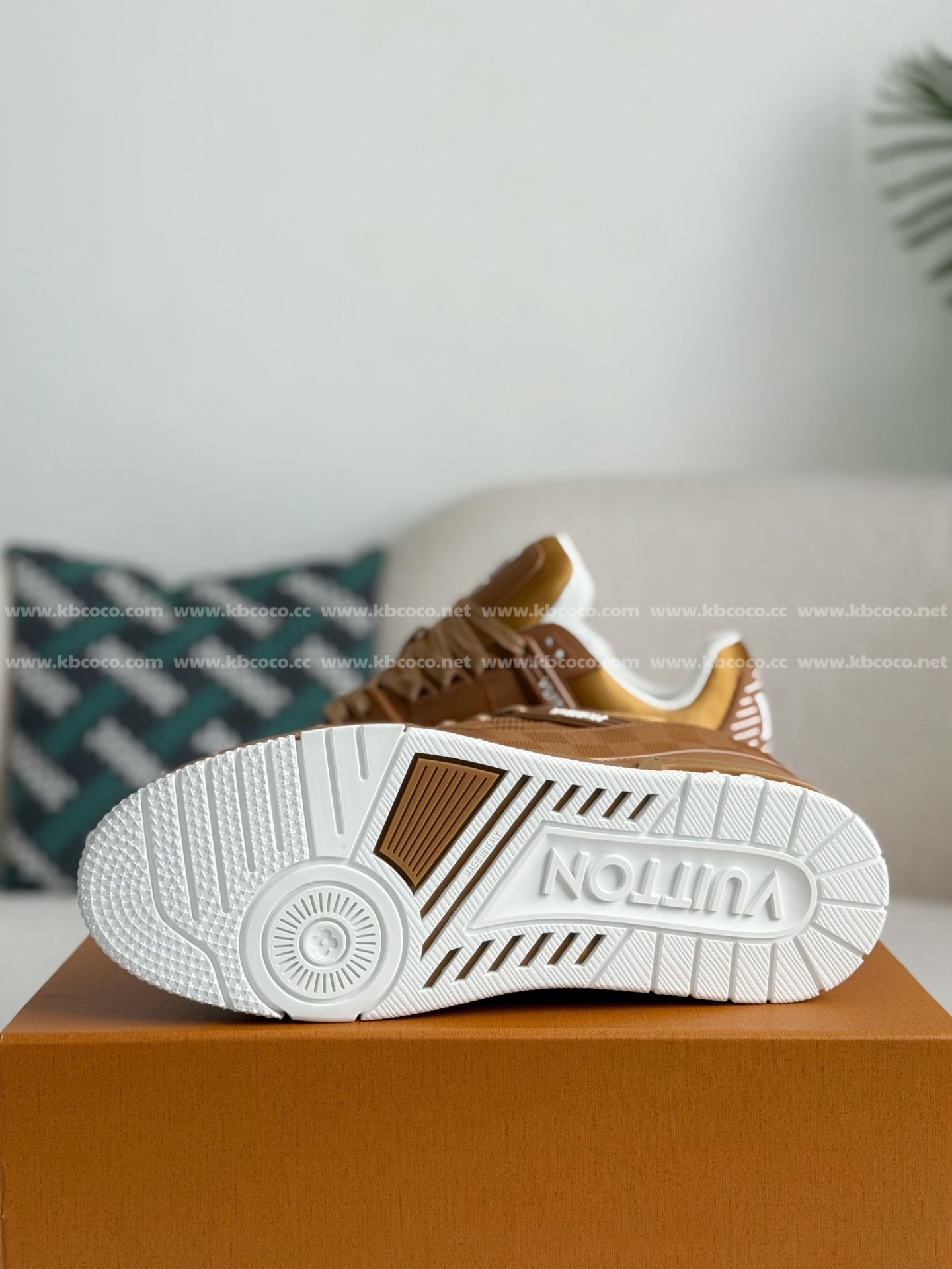 【#5440】 LOUIS VUITTON TRAINER SNEAKERS