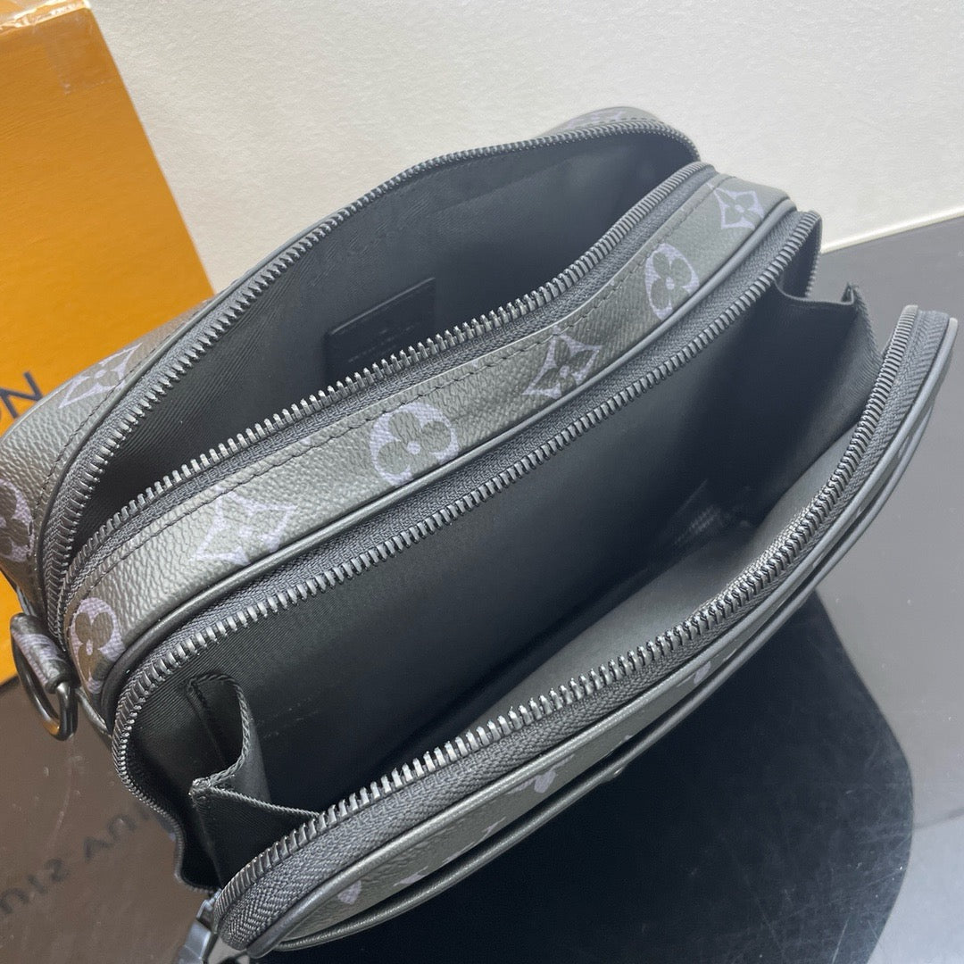 LOUIS VUITTON Alpha Crossbody bag/top quality M46955