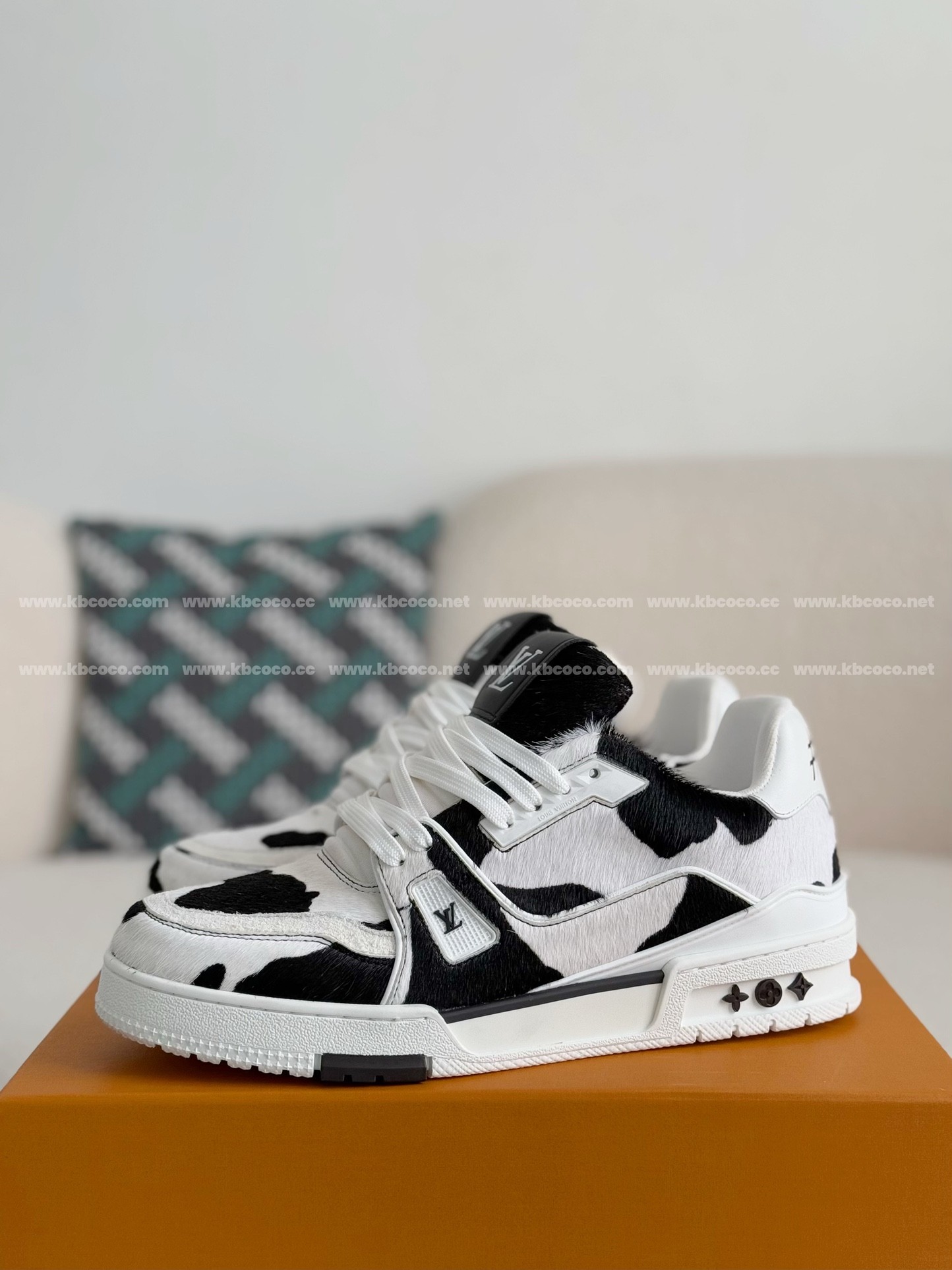 【#4004】 LOUIS VUITTON TRAINER SNEAKERS