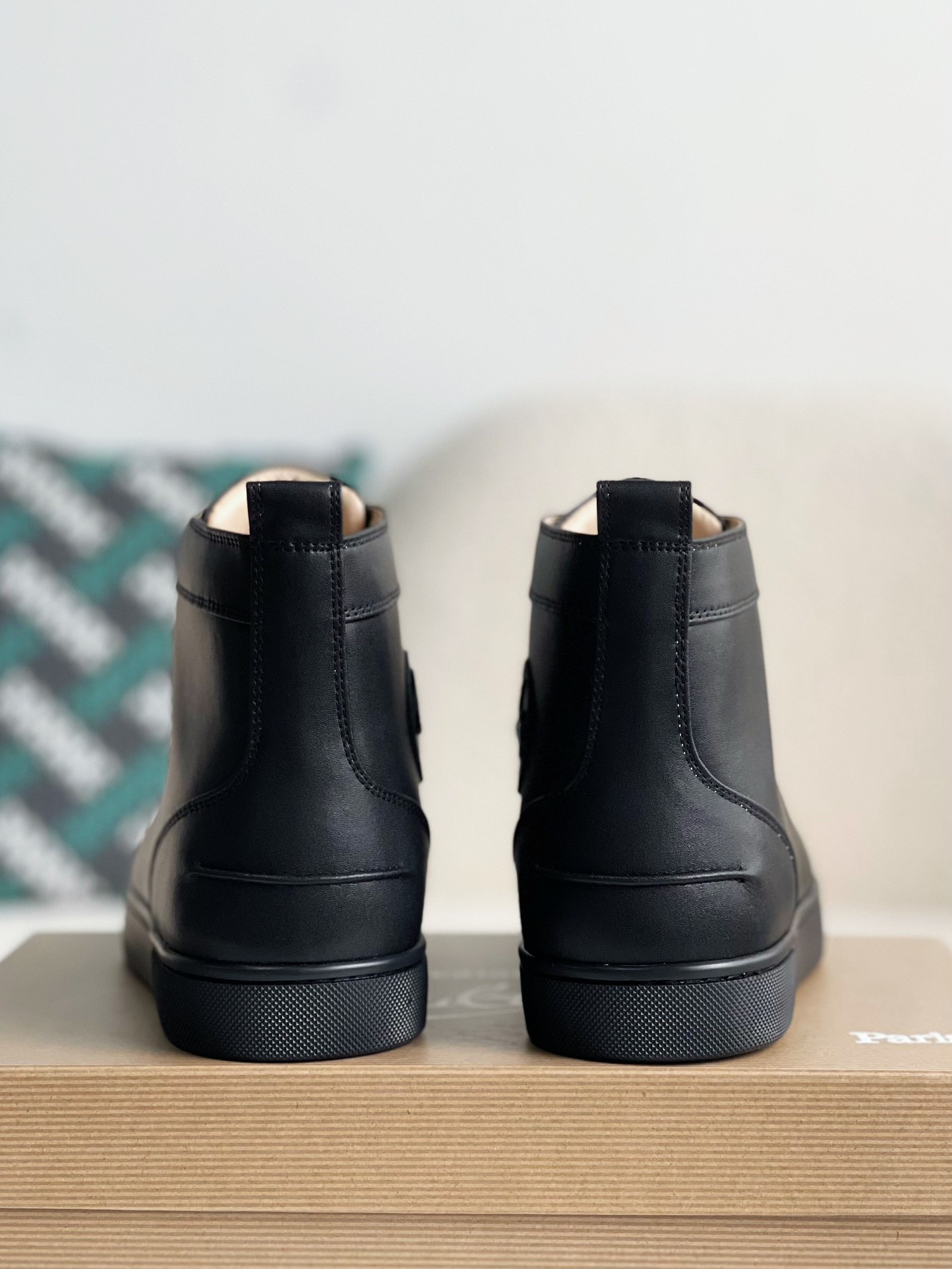 【#2464】Christian Louboutin Sneakers High