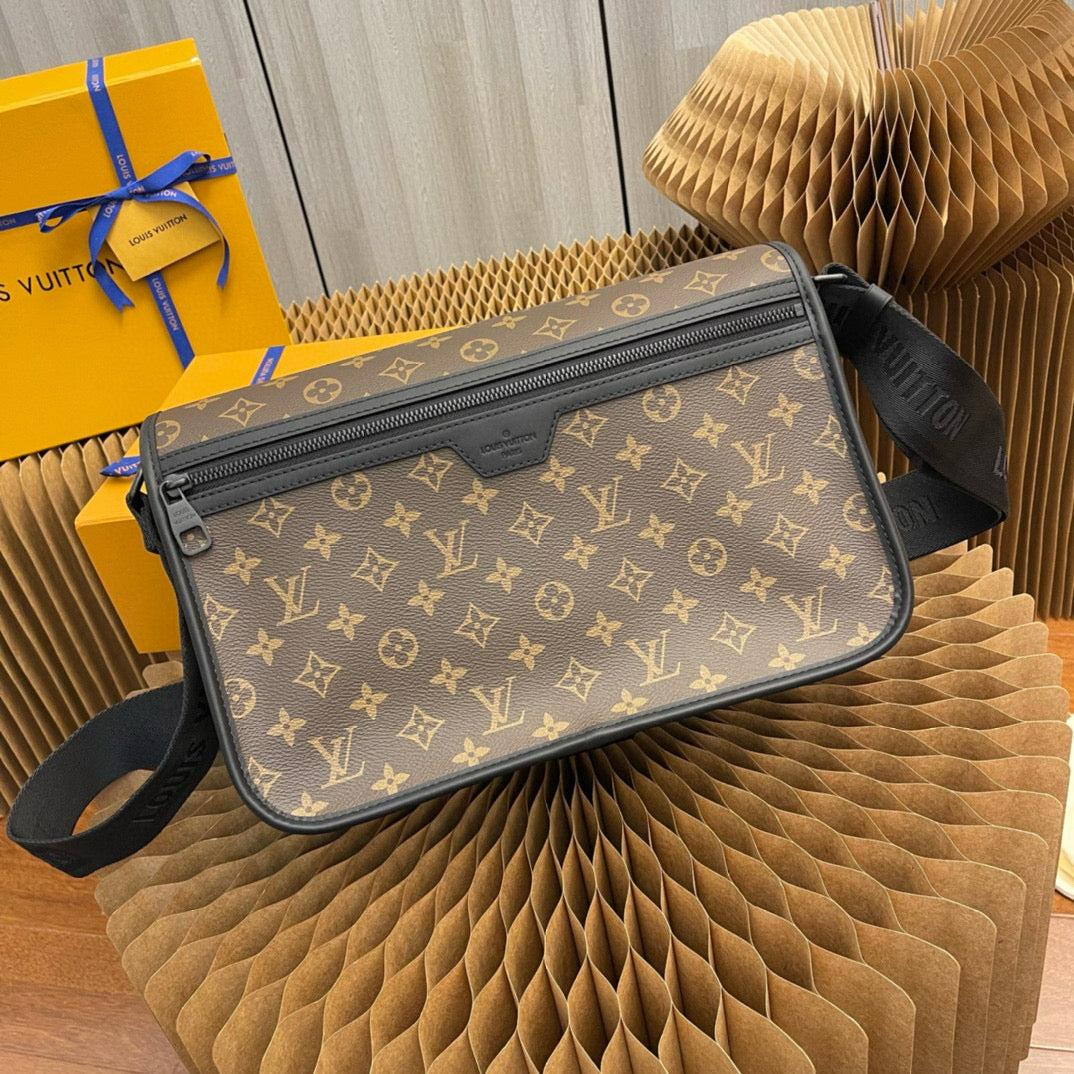 LOUIS VUITTON Archy messenger bag M46328