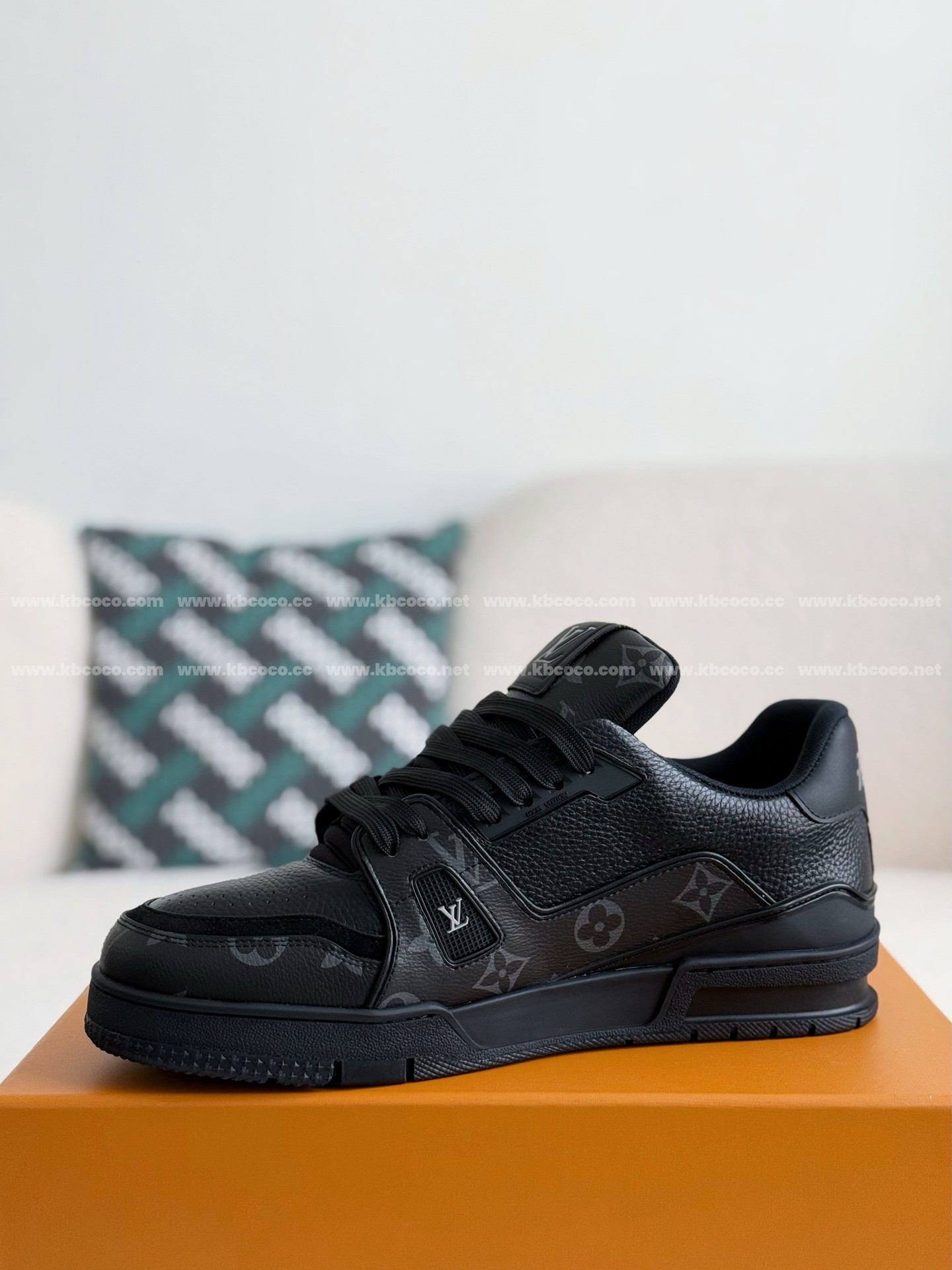 【#4102】LOUIS VUITTON TRAINER SNEAKERS