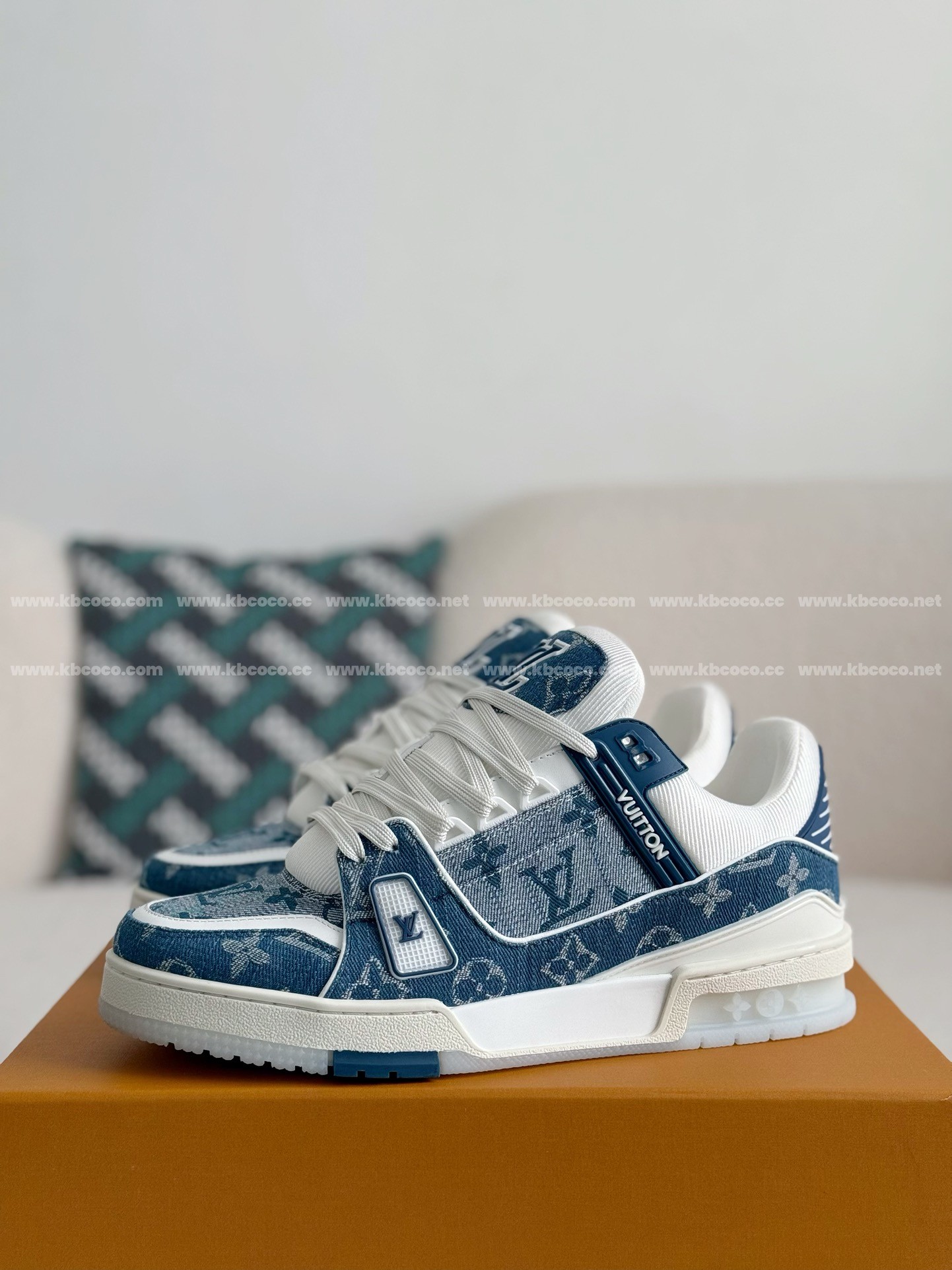 【#4115】 LOUIS VUITTON RUNNER TATIC SNEAKERS