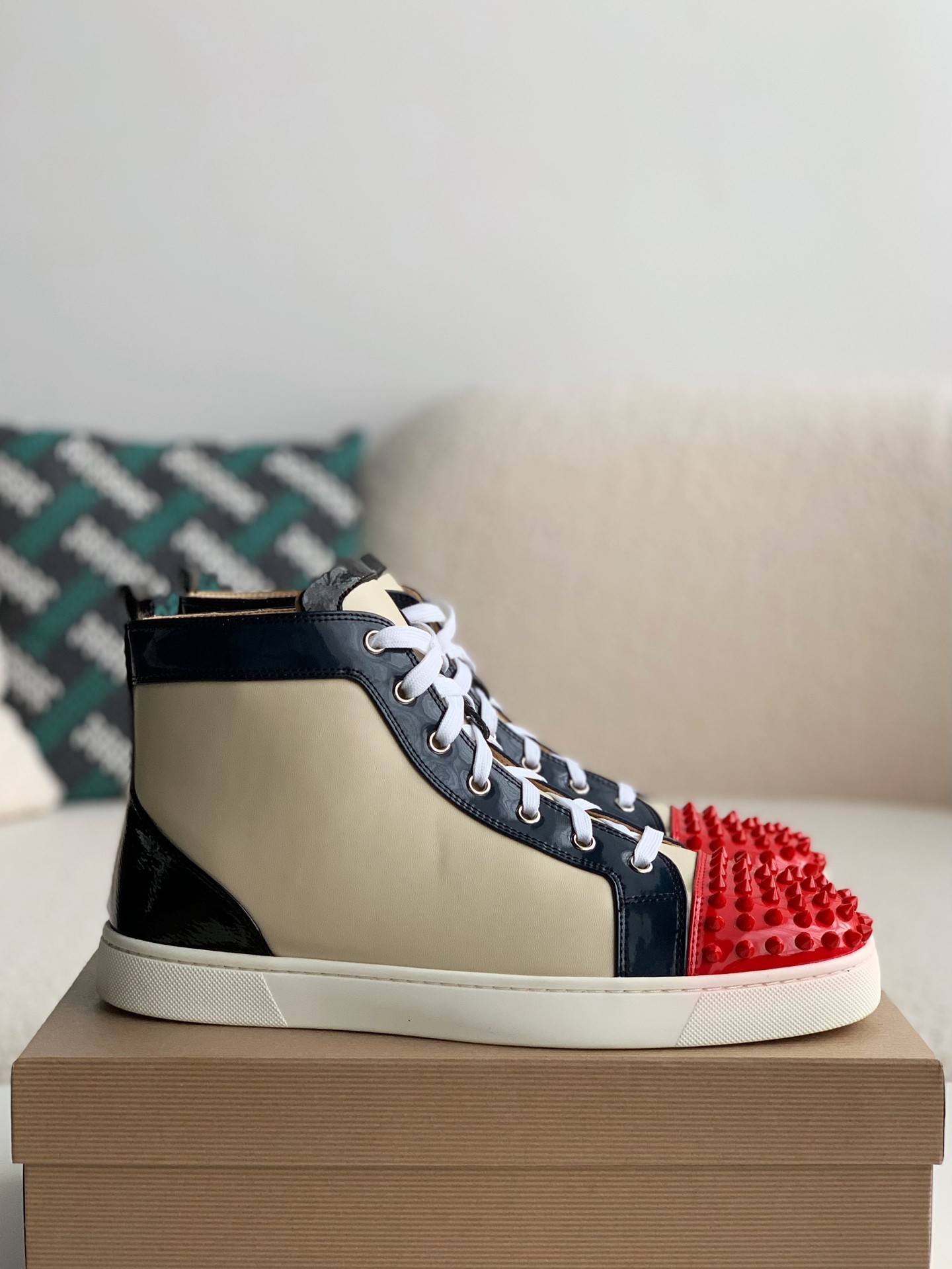 【#2267】 Christian Louboutin Sneakers High