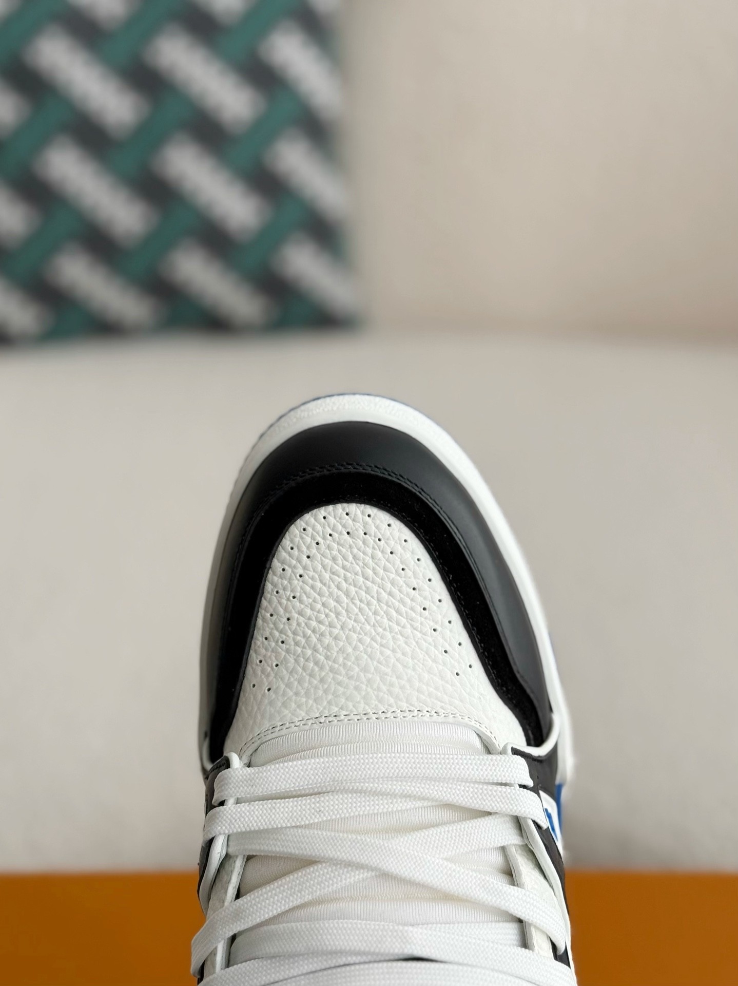 [#3720] LOUIS VUITTON TRAINER SNEAKERS