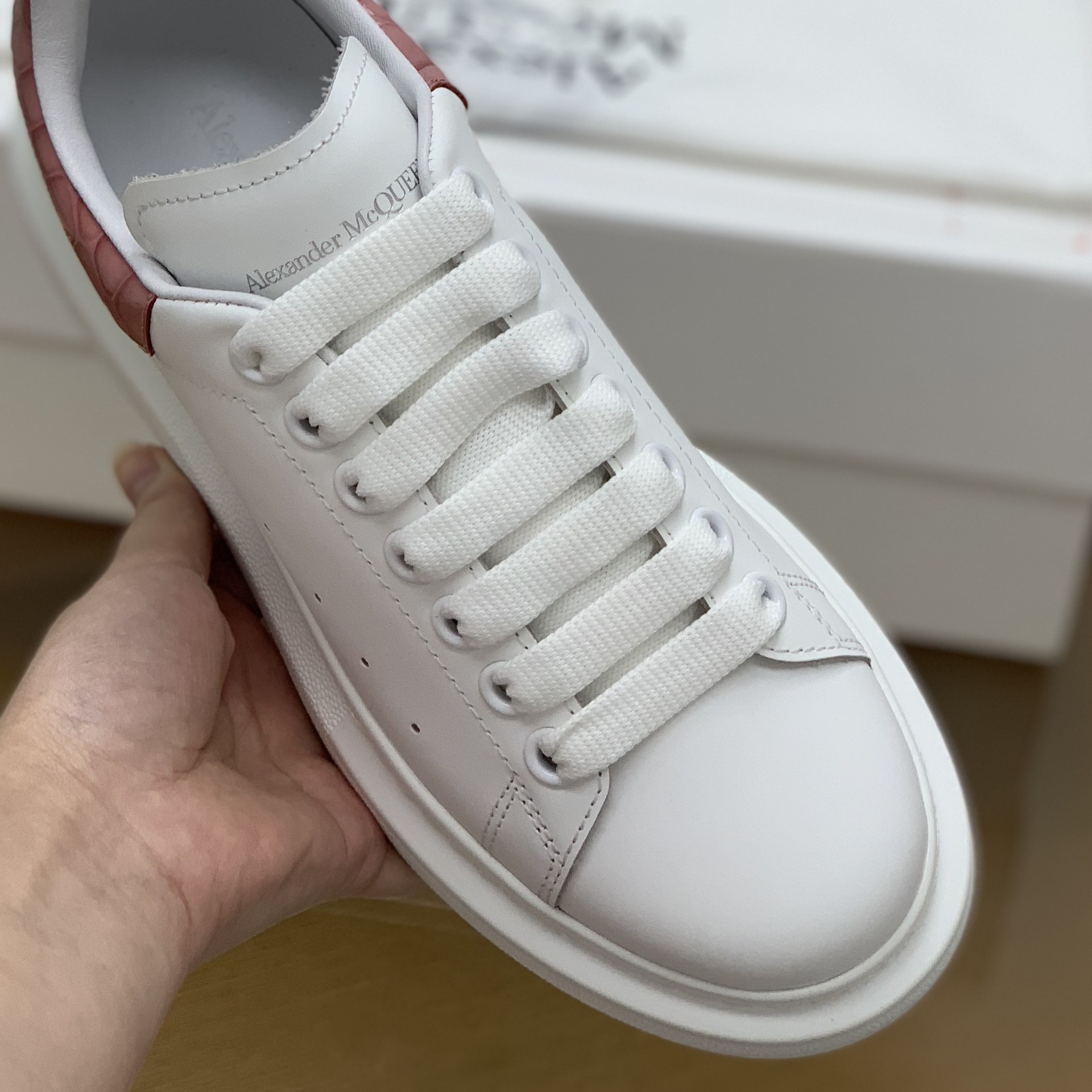 Alexander McQueen MQ Powdery beadStone grain tail Sneakers