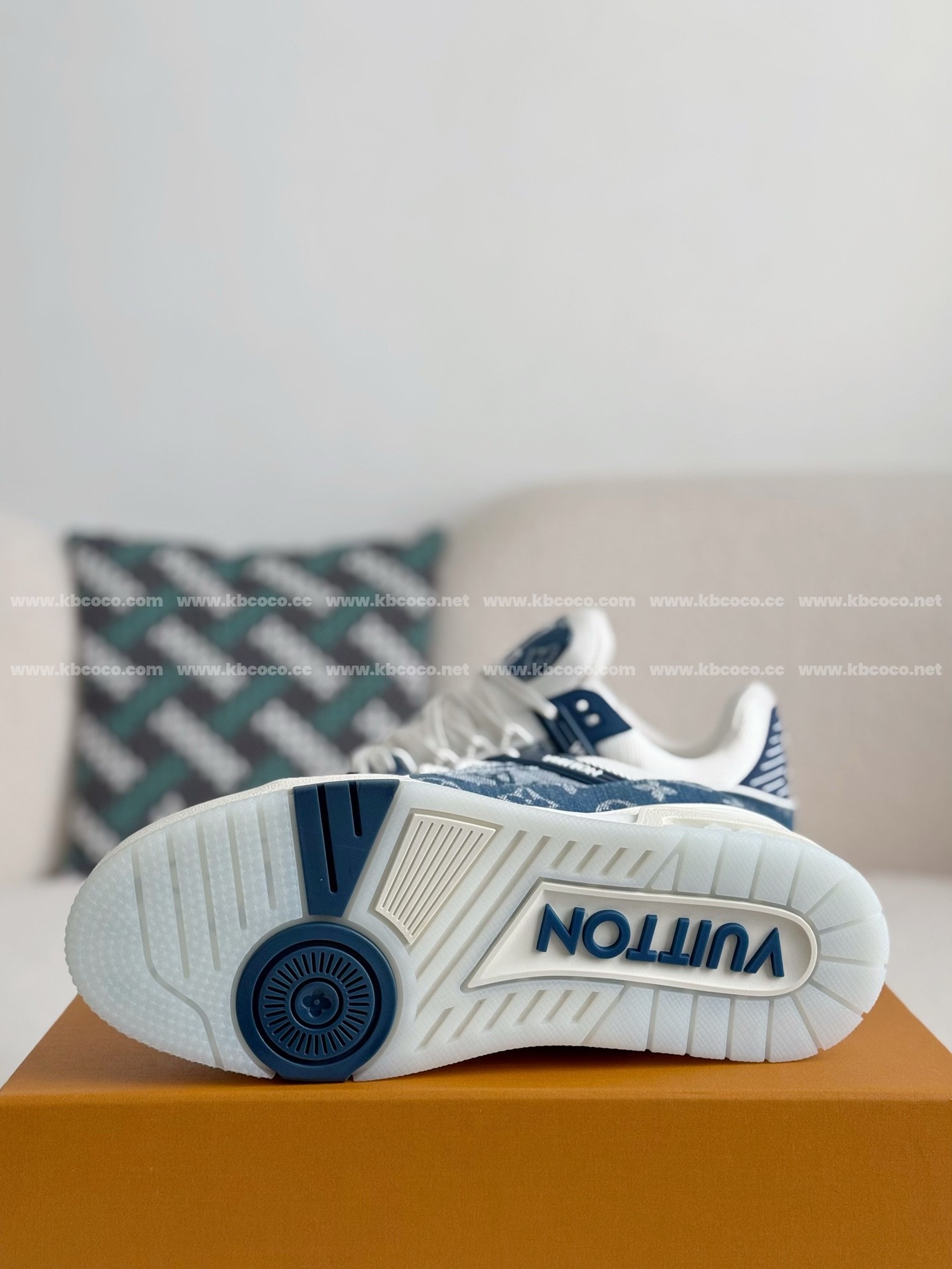 【#4115】 LOUIS VUITTON RUNNER TATIC SNEAKERS