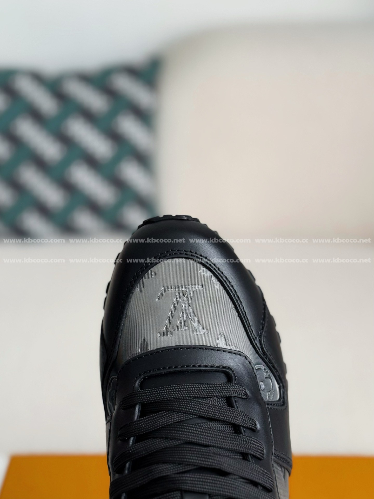【#4676】 LOUIS VUITTON RUN AWAYCASUAL SHOES