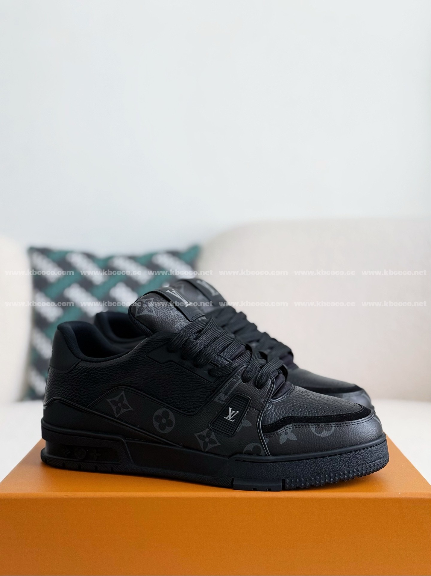 【#4102】LOUIS VUITTON TRAINER SNEAKERS