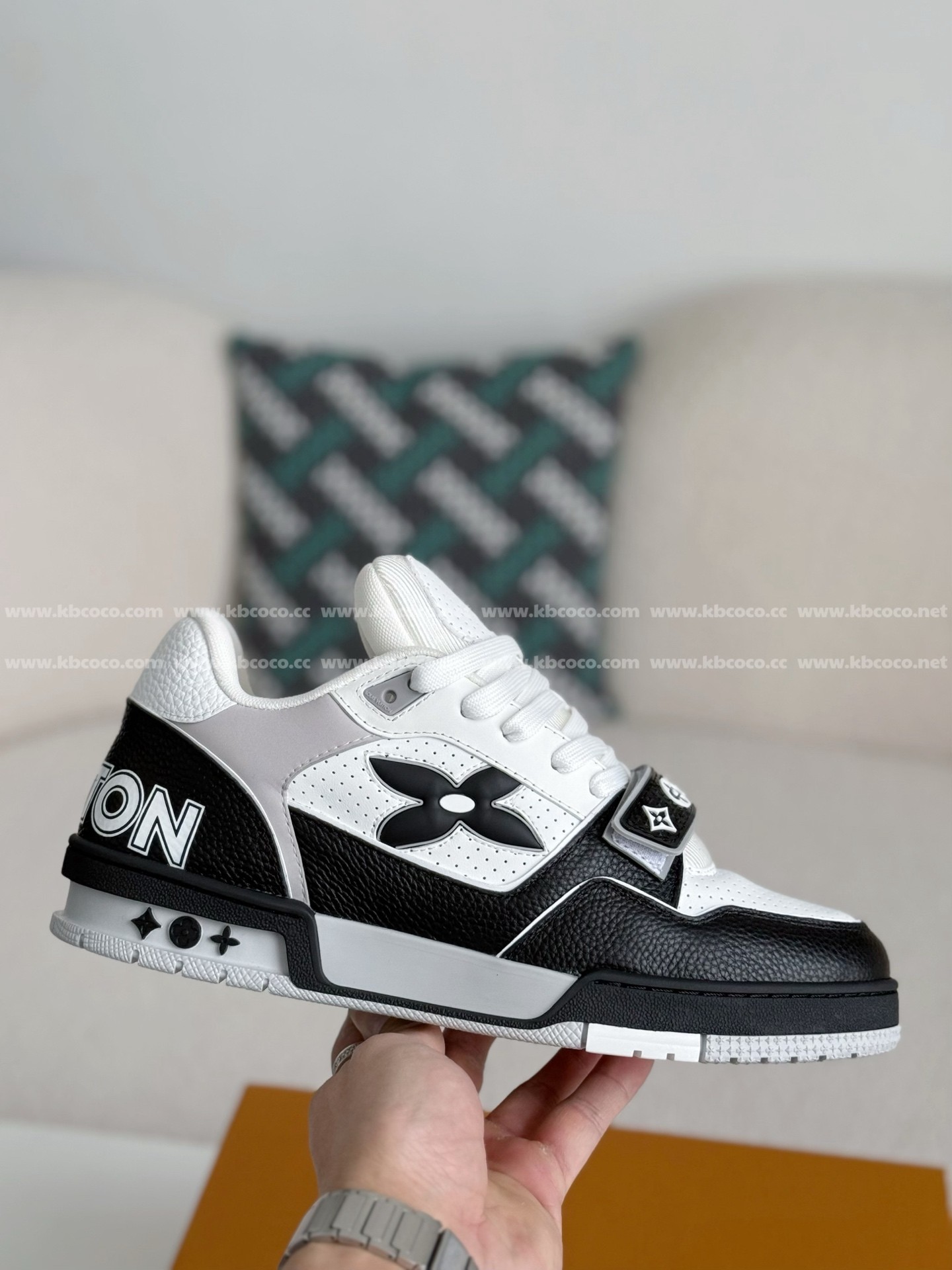 【#4634】 LOUIS VUITTON TRAINER SNEAKERS