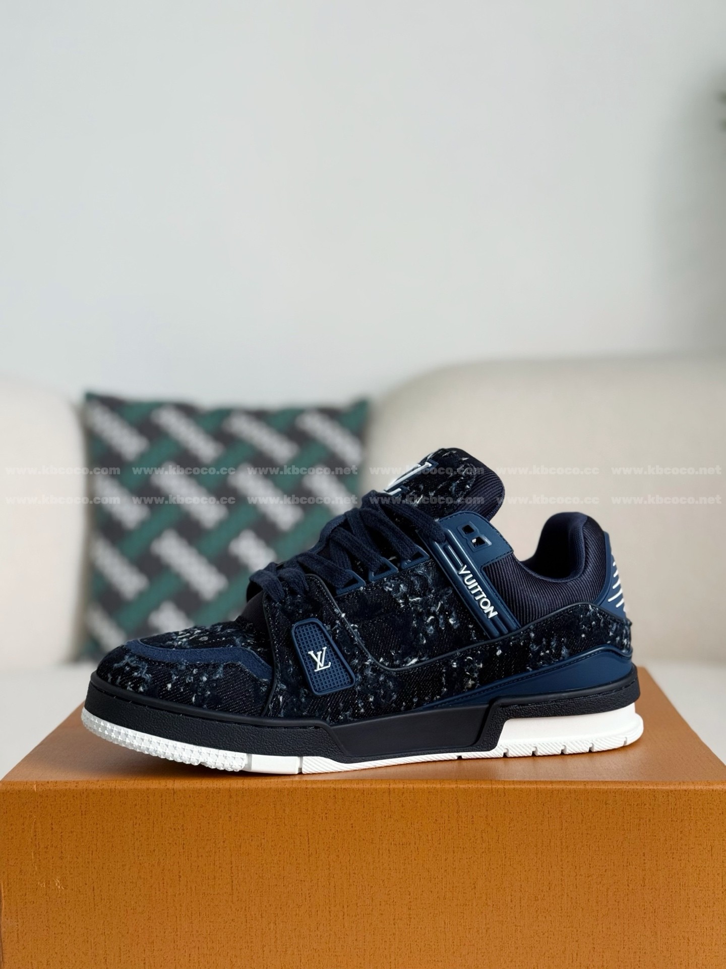 【#5802】 LOUIS VUITTON TRAINER SNEAKERS