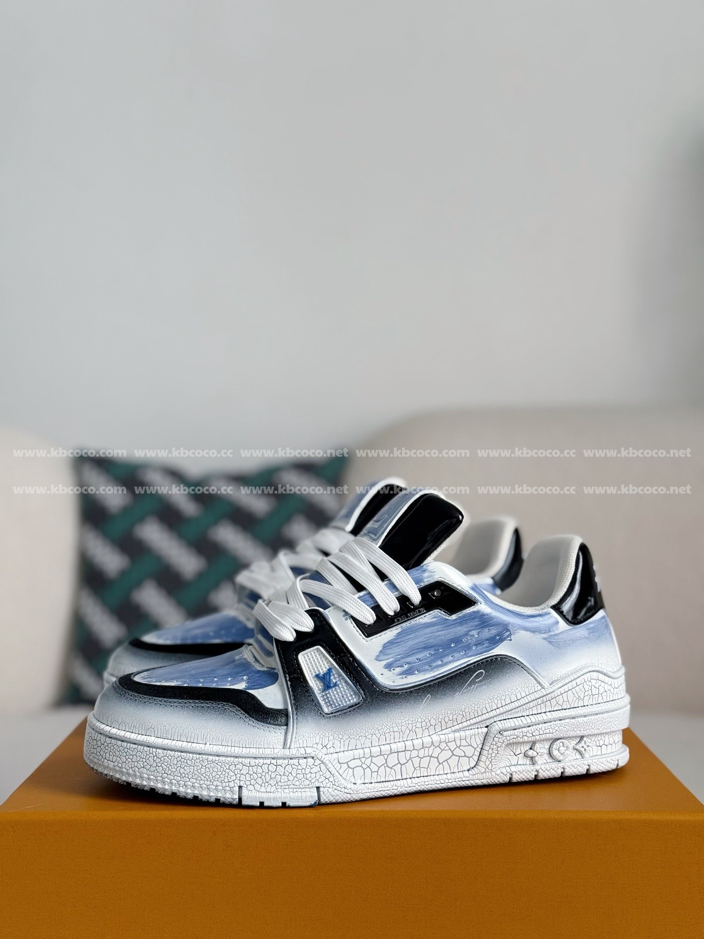 【#4492】 LOUIS VUITTON TRAINER SNEAKERS