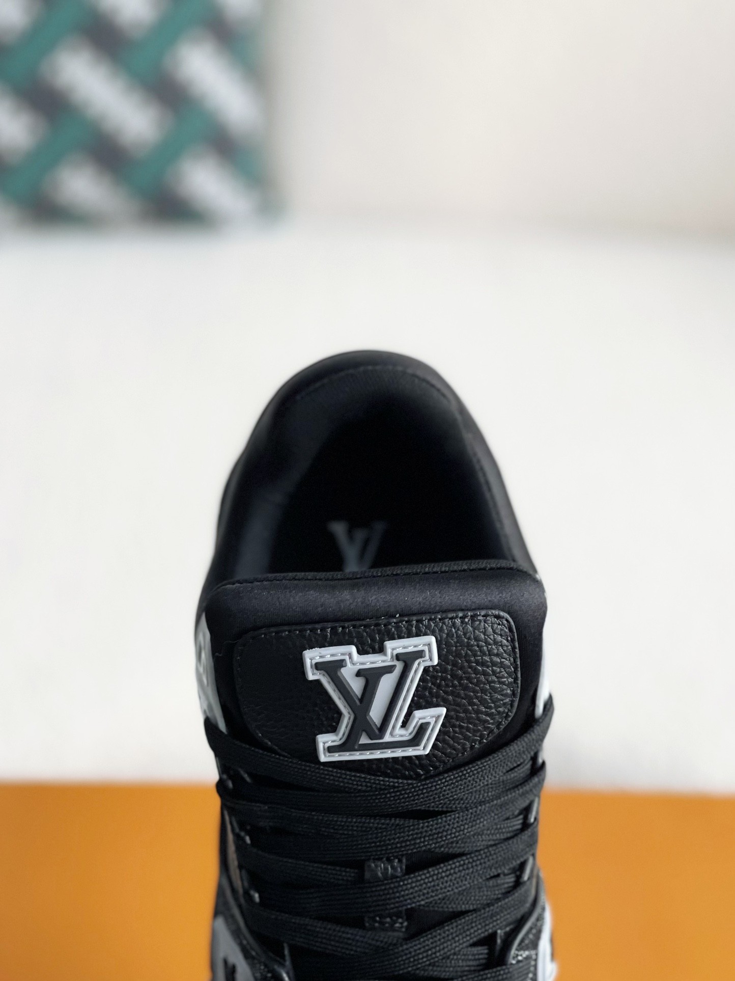 LOUIS VUITTON SNEAKERS