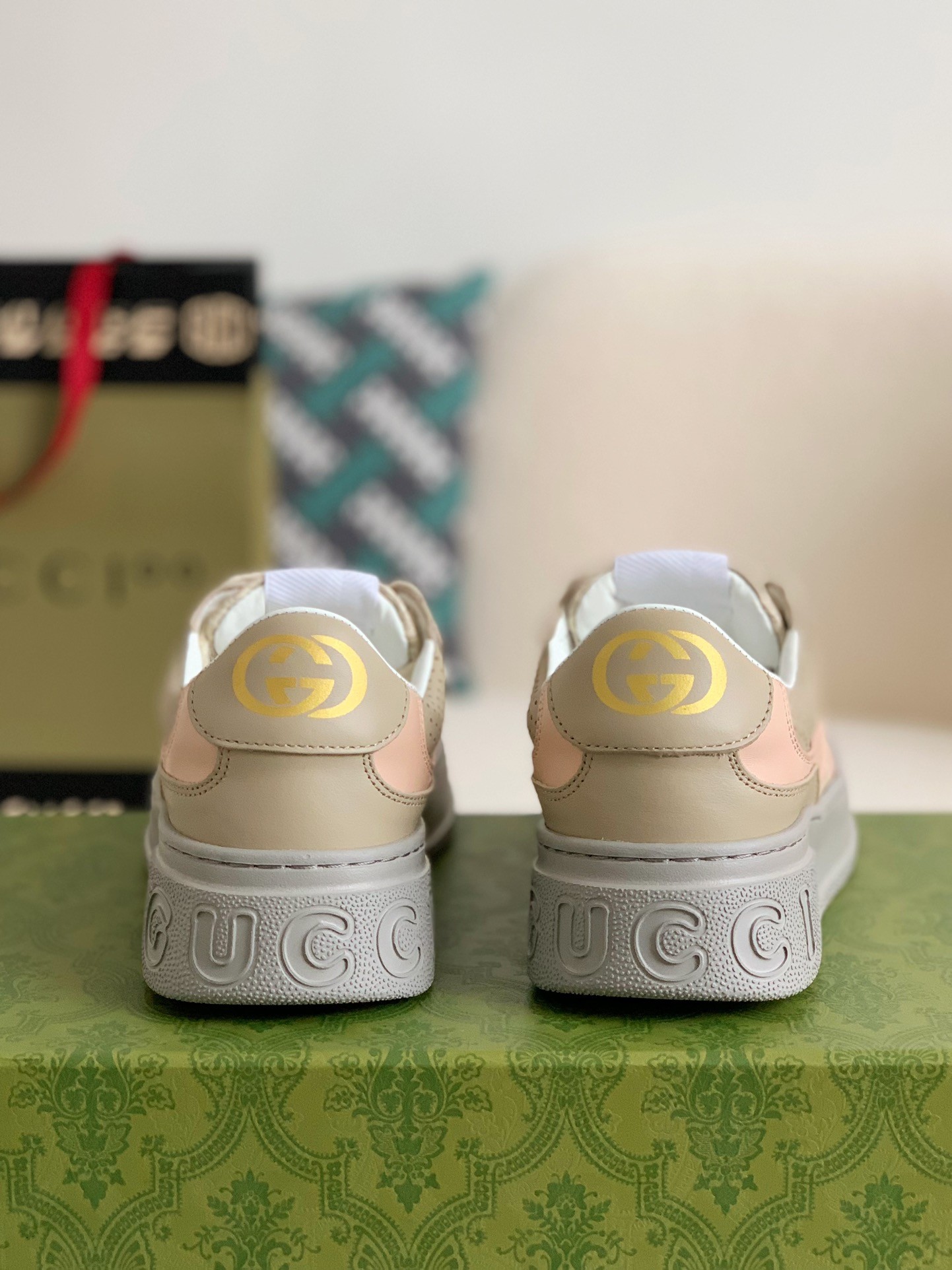 Gucci sneakers Cowhide