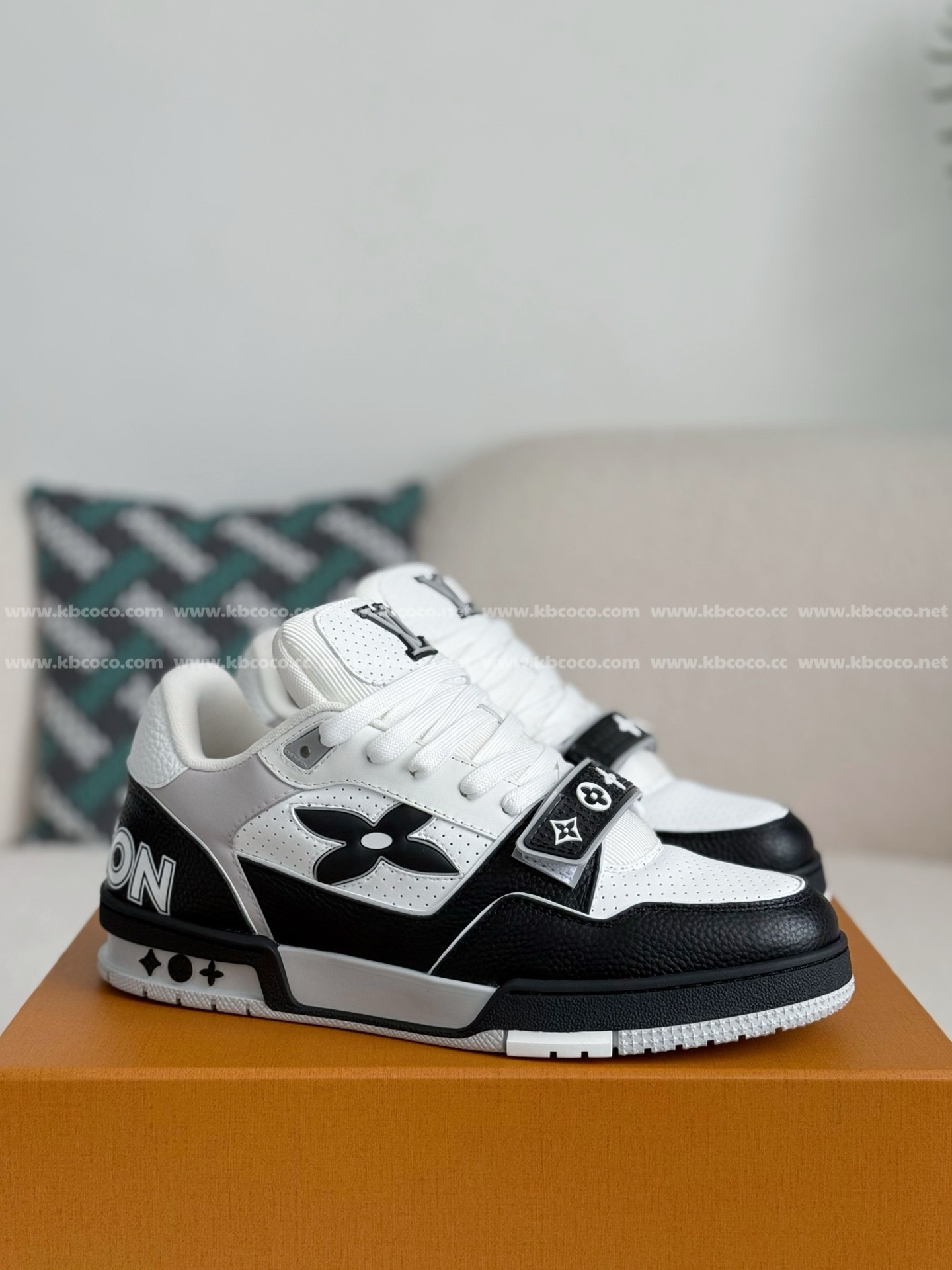 【#4634】 LOUIS VUITTON TRAINER SNEAKERS