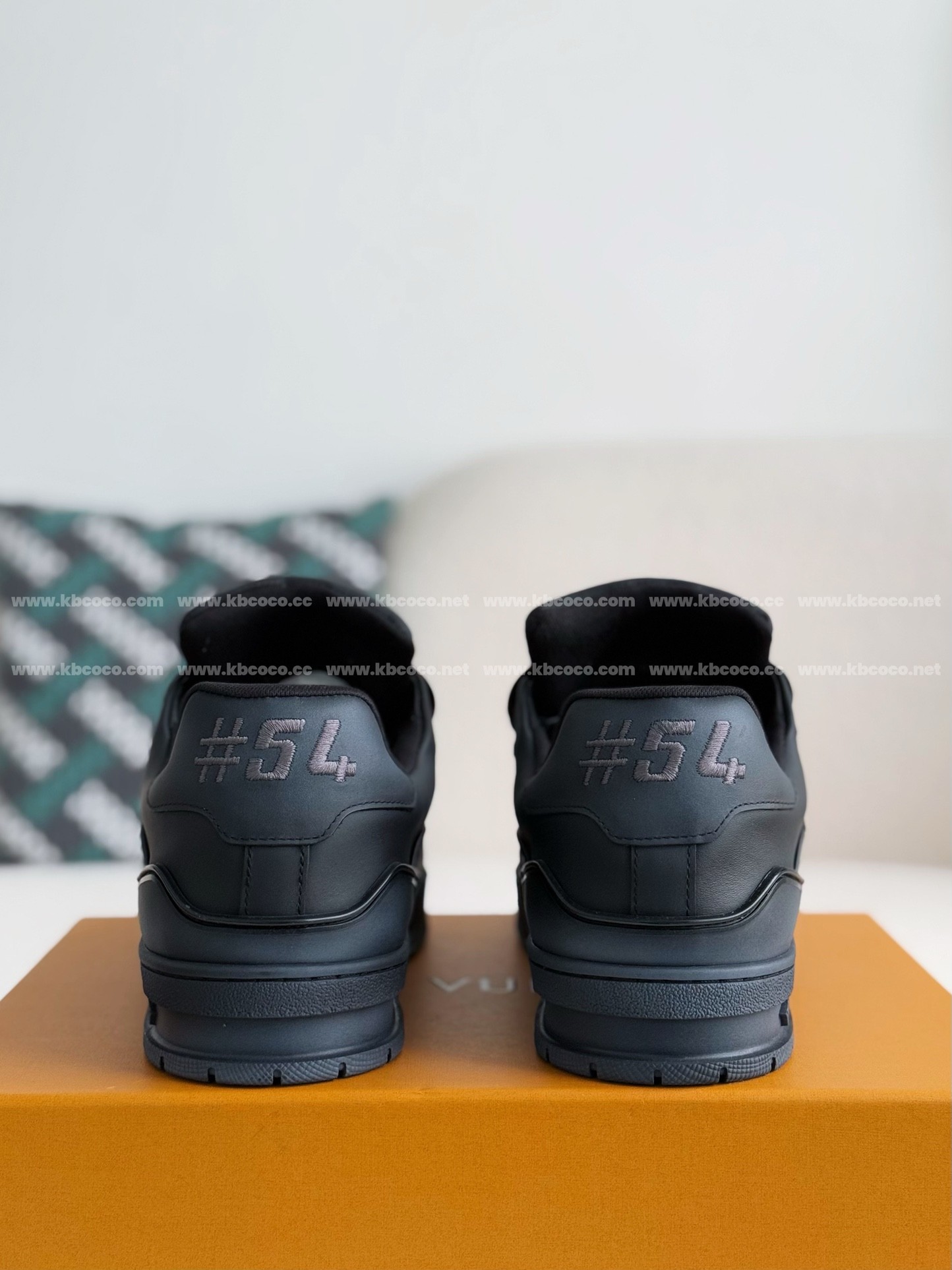 【#4011】 LOUIS VUITTON TRAINER SNEAKERS