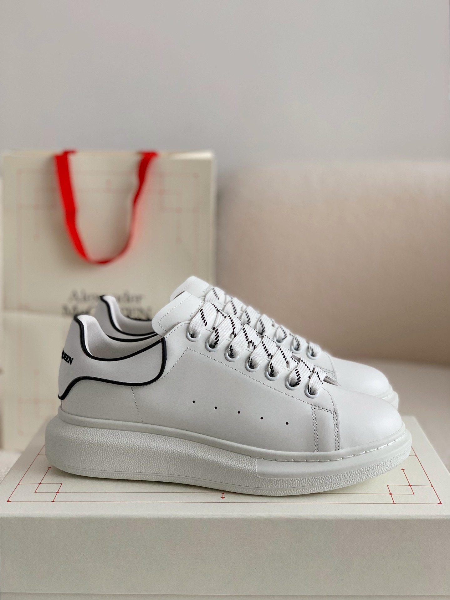 Alexander McQueen MQ white film tailSneakers