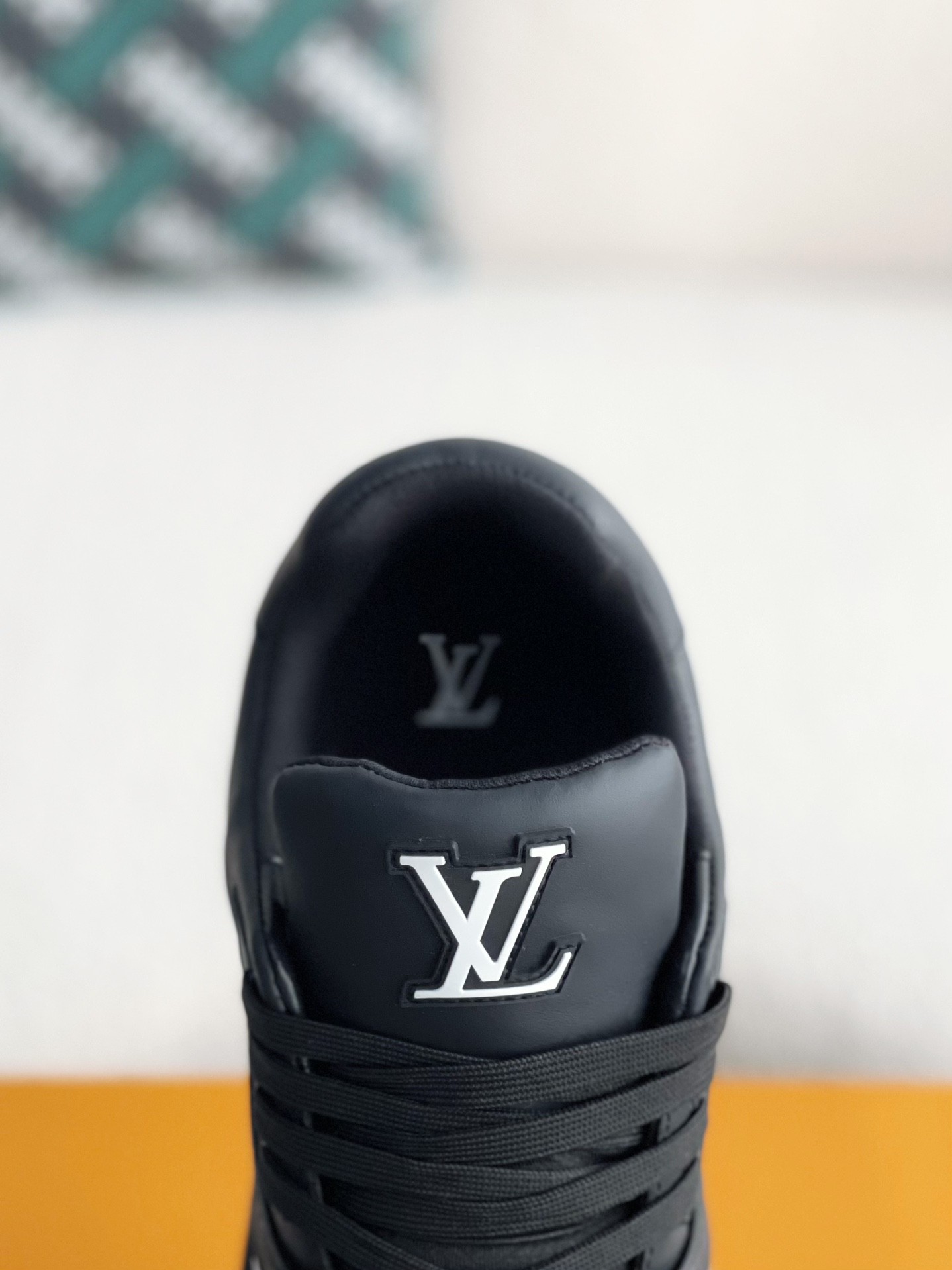 LOUIS VUITTON SNEAKERS