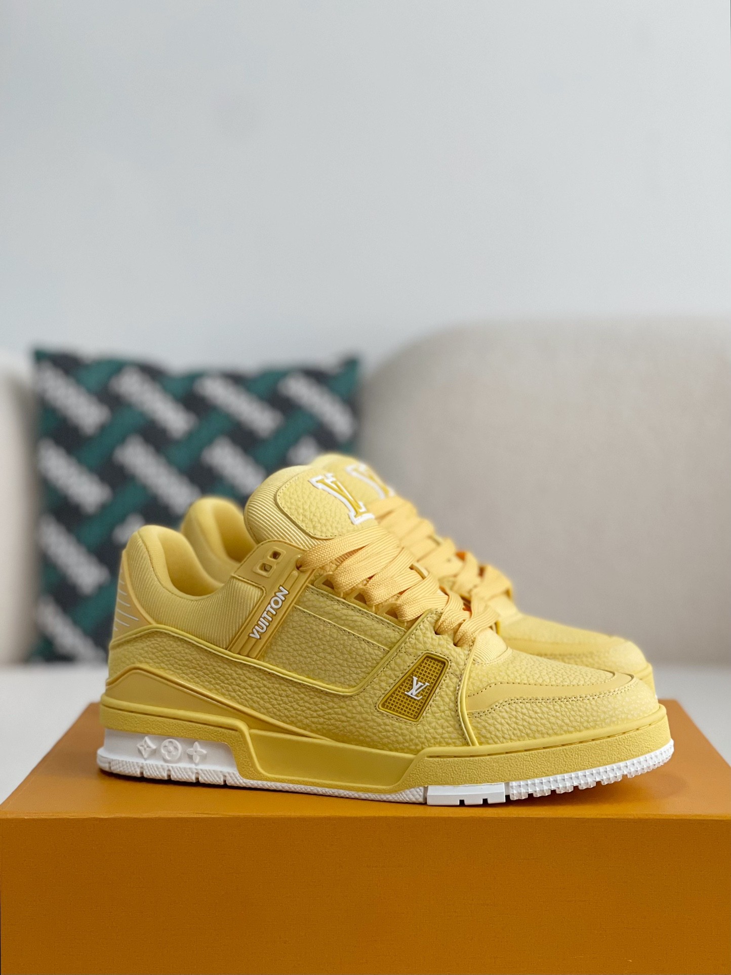 LOUIS VUITTON SNEAKERS