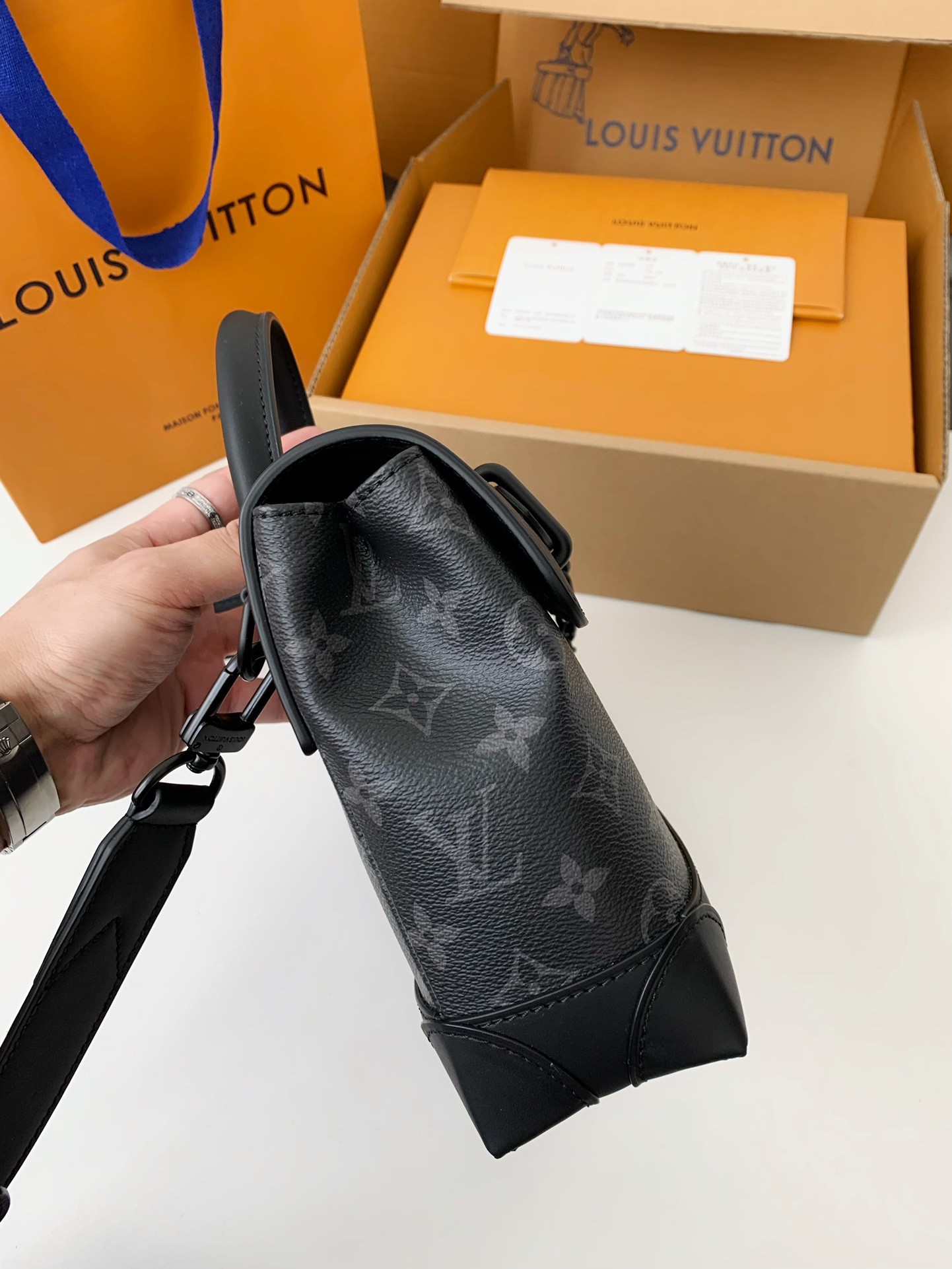 Louis Vuitton's new Sac Plat HorizontalZippé men's black flower briefcase M45165