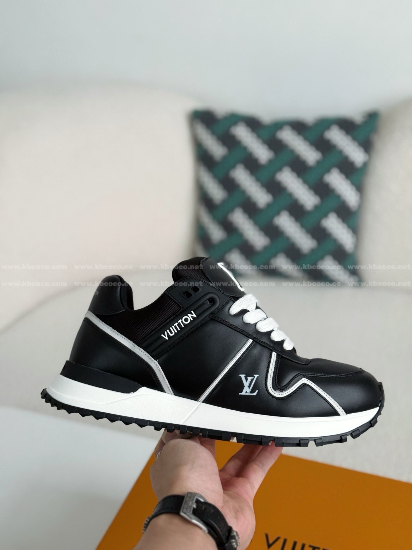 【#5676】LOUIS VUITTON RUN AWAYCASUAL SHOES