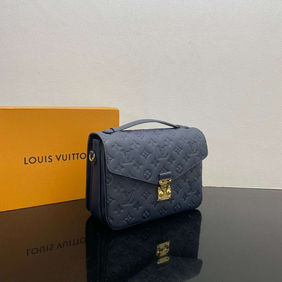 LOUIS VUITTON Pochette Metis Postman bag/top quality M47142