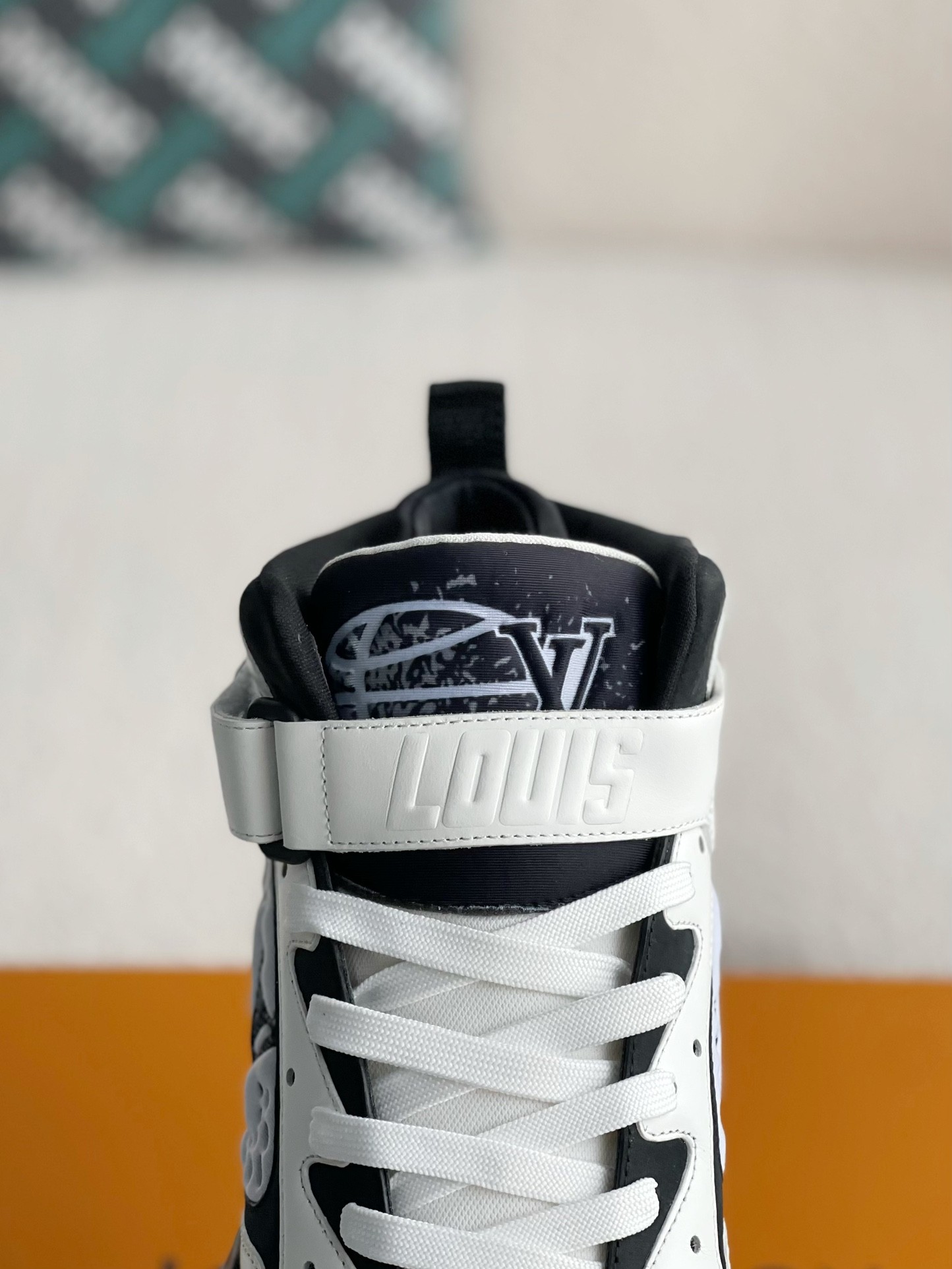 LOUIS VUITTON Trainer Adjustable Mode Paste Sports Casual Shoes