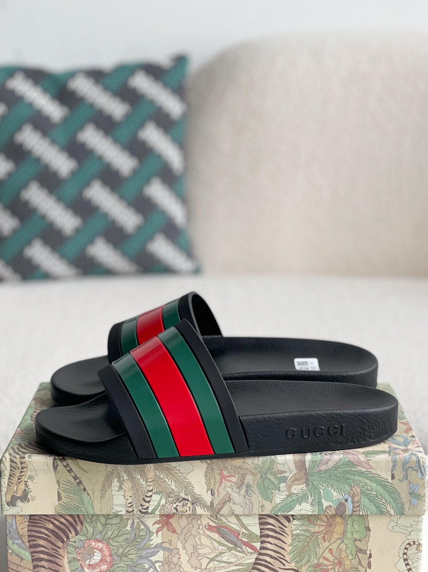 Gucci slippers