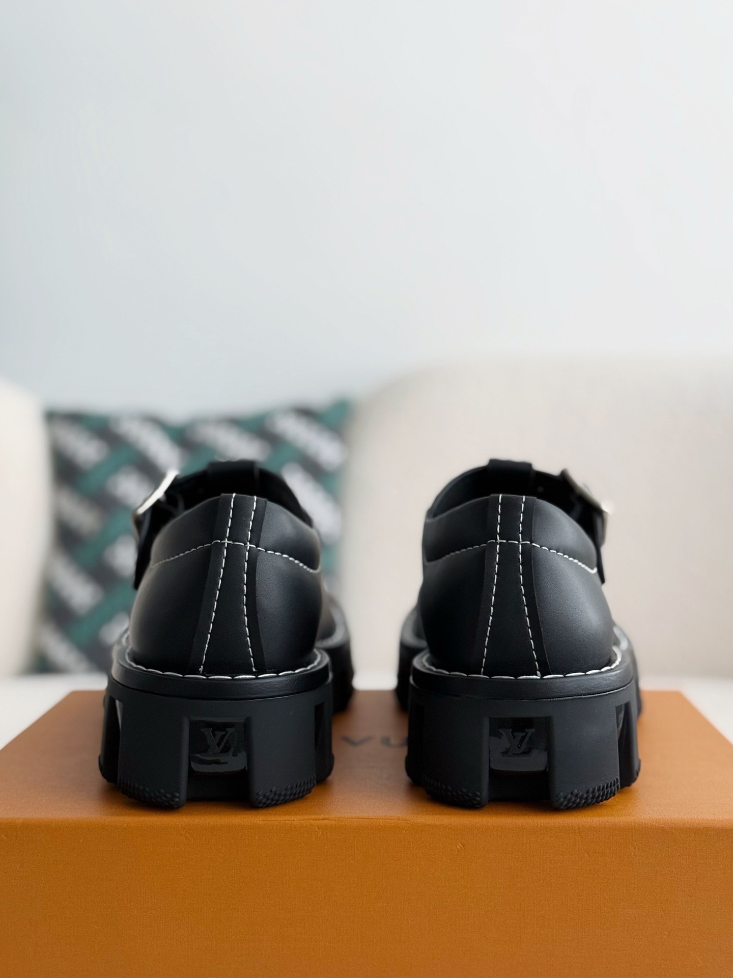 [#3875]LOUIS VUITTON Cow leather/Round head buckle Casual Shoes