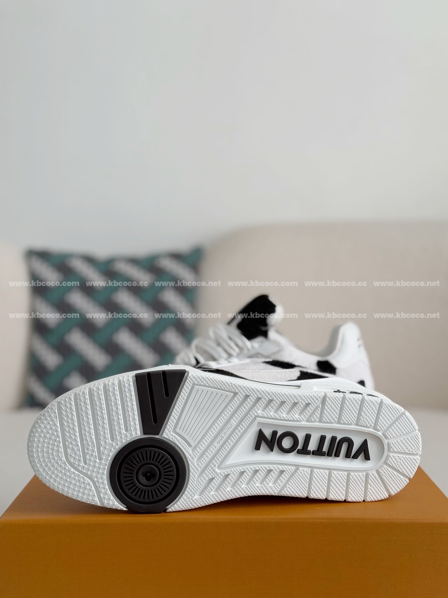 【#4004】 LOUIS VUITTON TRAINER SNEAKERS