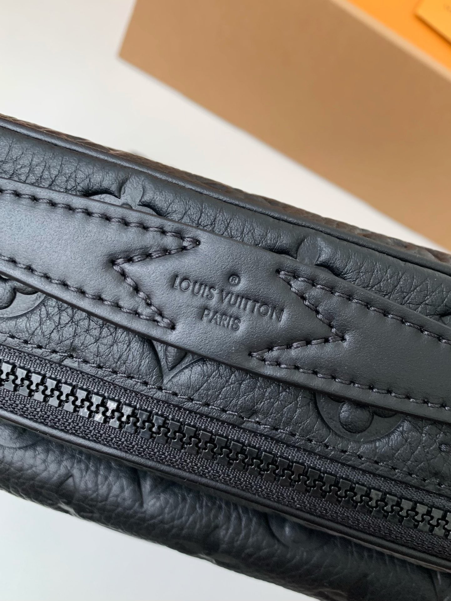 Louis Vuitton S Lock Men's Messengerbag M58489, top quality