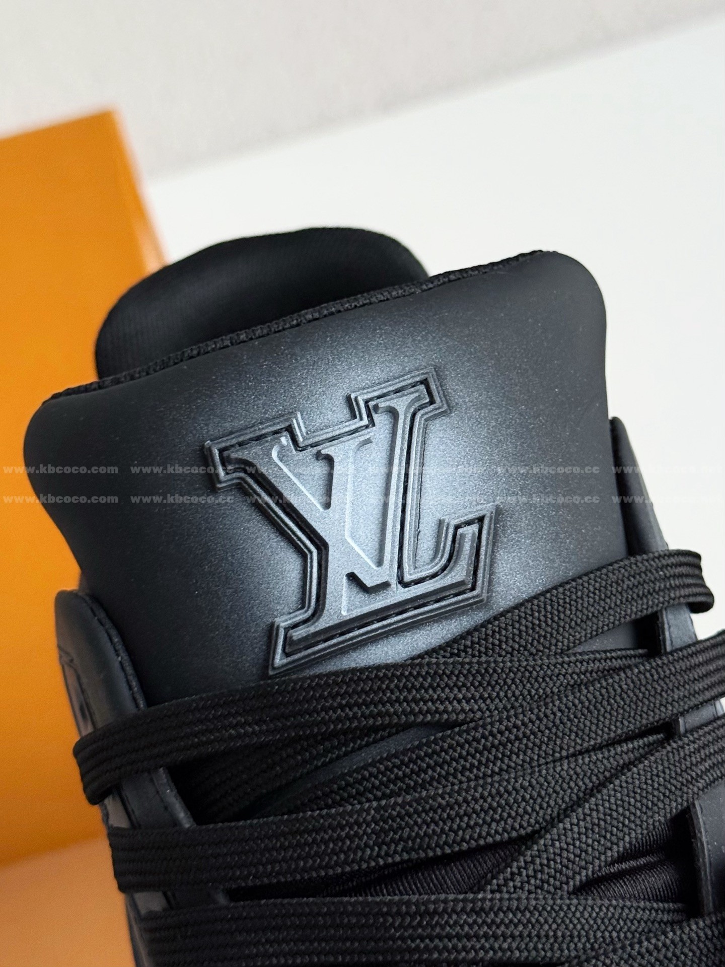 【#5874】 LOUIS VUITTON TRAINER SNEAKERS