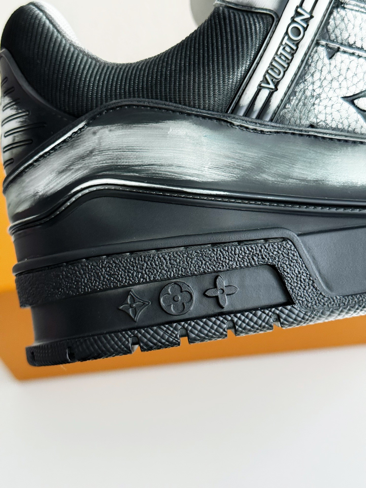 [#3895]LOUIS VUITTON TRAINER SNEAKERS